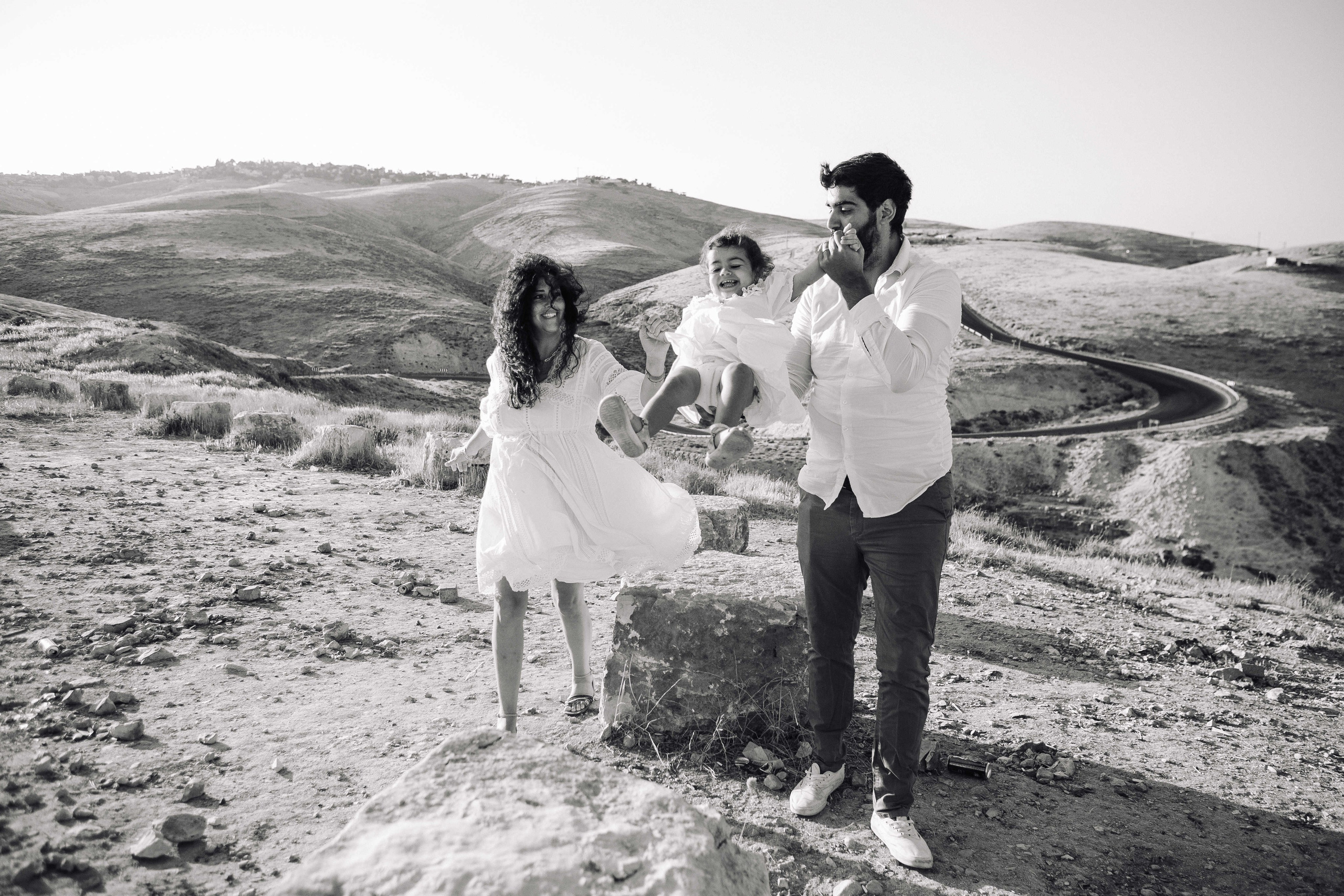 PREGNANT PHOTOSESSION IN THE DESERT. PHOTOGRAPHER IN ISRAEL