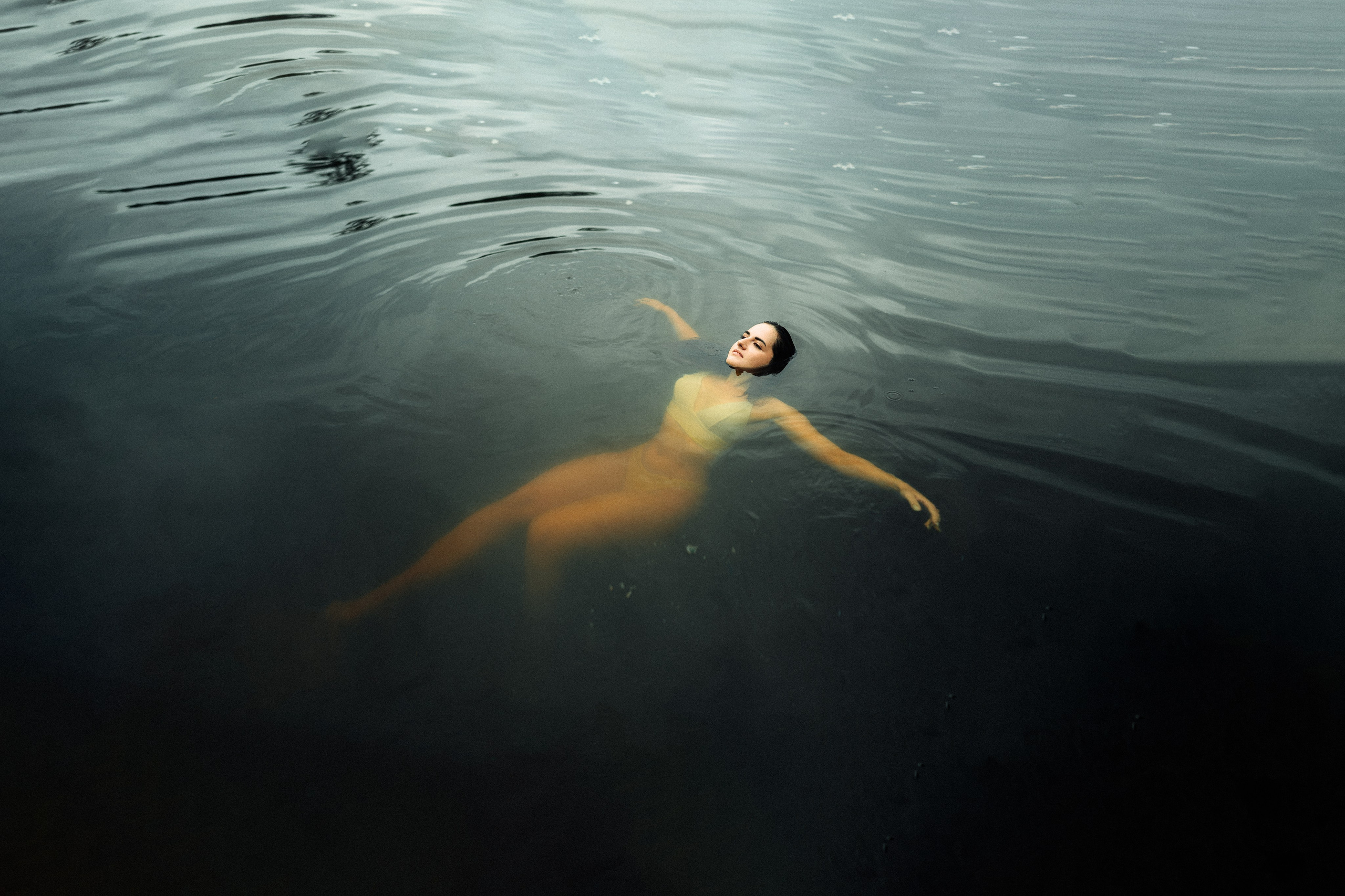 Greens and Water. Couple and Family Photographer in Tallinn, Sasha Kaloshin