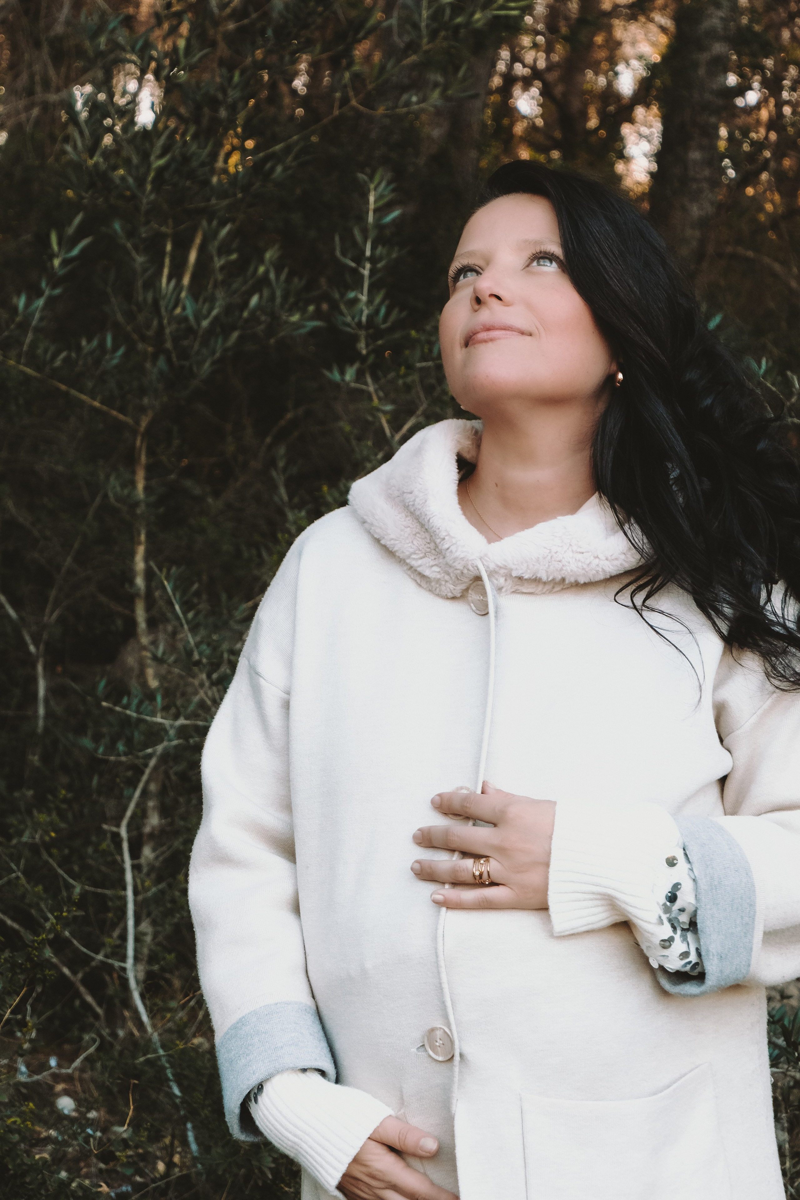 Sesión familiar embarazo. Fotografía profesional en Calafell - Elena Medvedeva