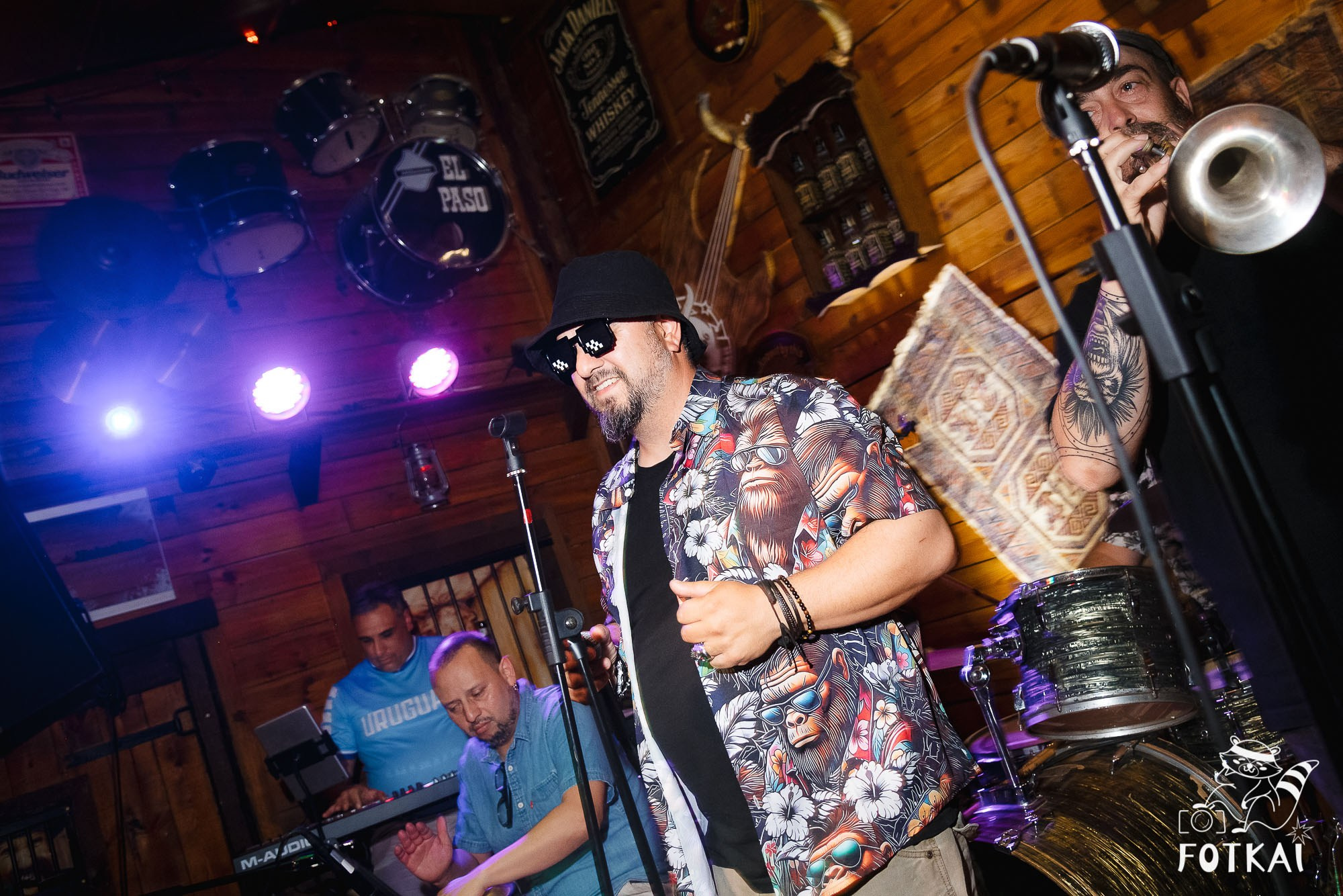 Los Ekilibristas de la Cuerda Floja — Фото с концерта в Торревьехе, 2026 | FOTKAI