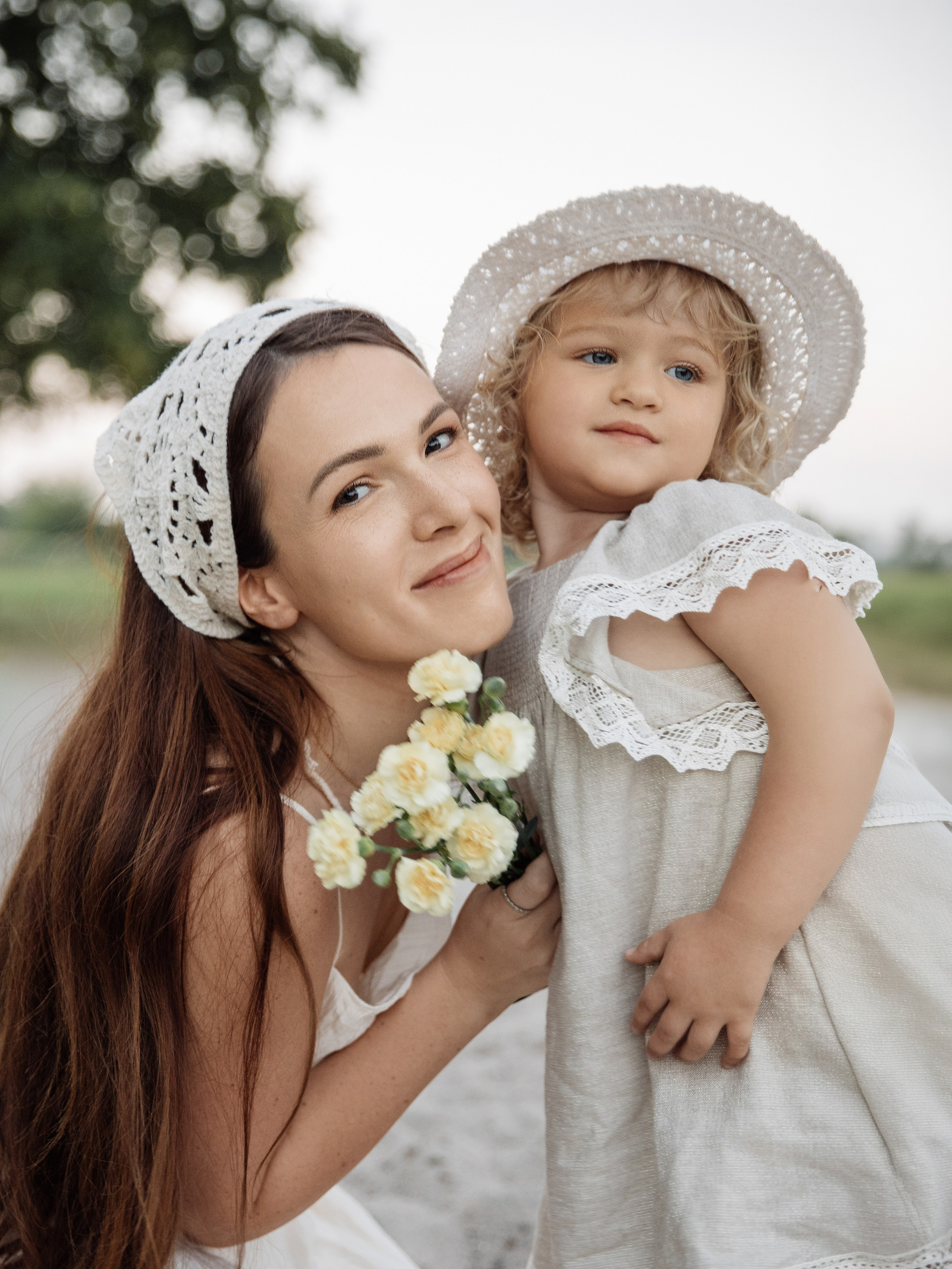 Family (Outdoor). Wedding Photographer