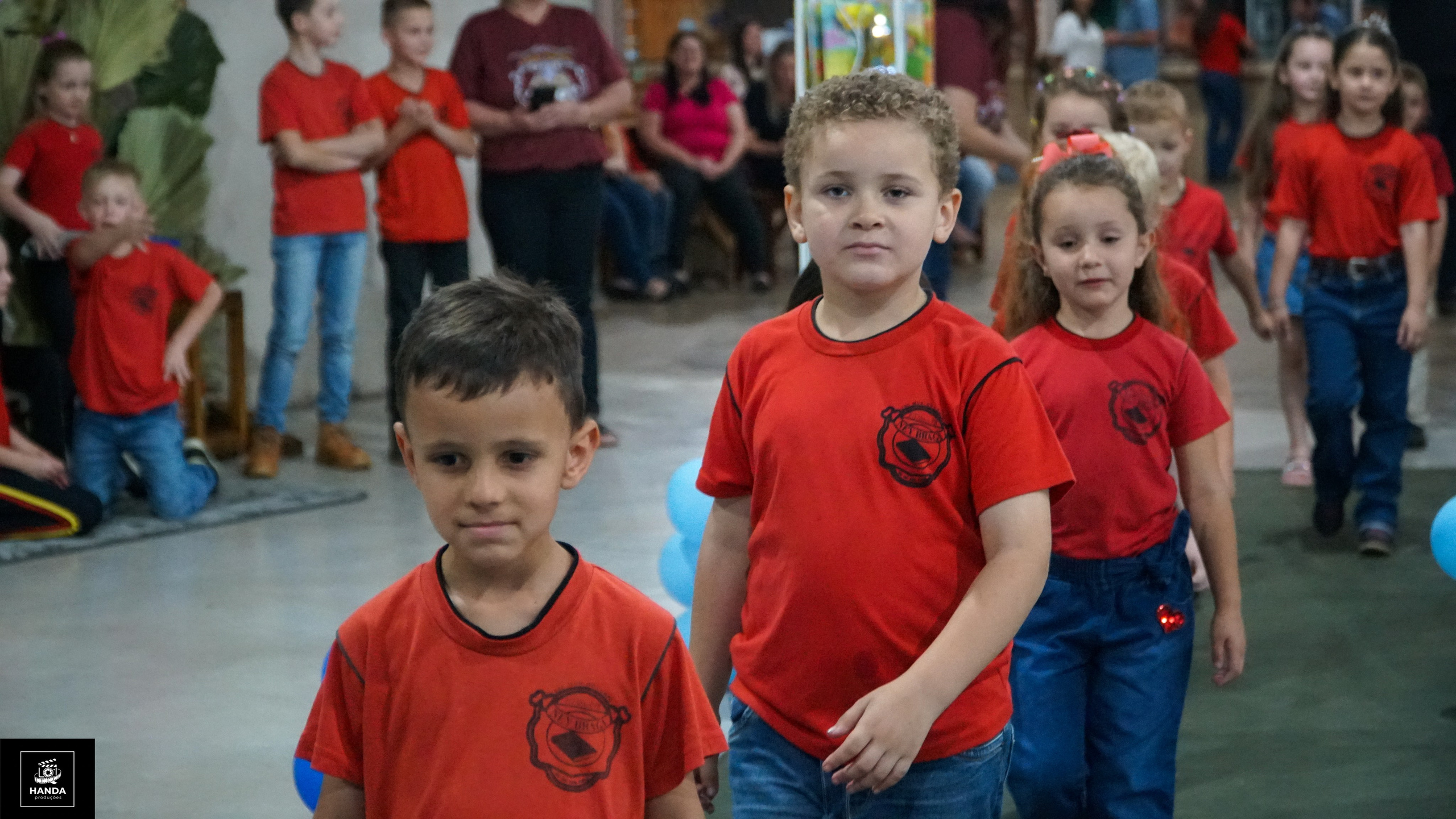 Noite autógrafos colégio Aurélio Buarque de Holanda. Handa Produções