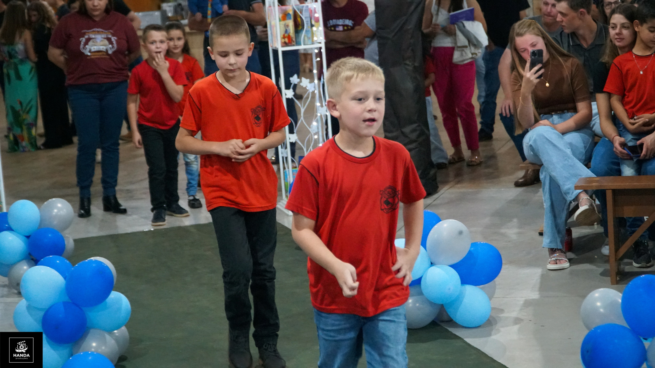 Noite autógrafos colégio Aurélio Buarque de Holanda. Handa Produções