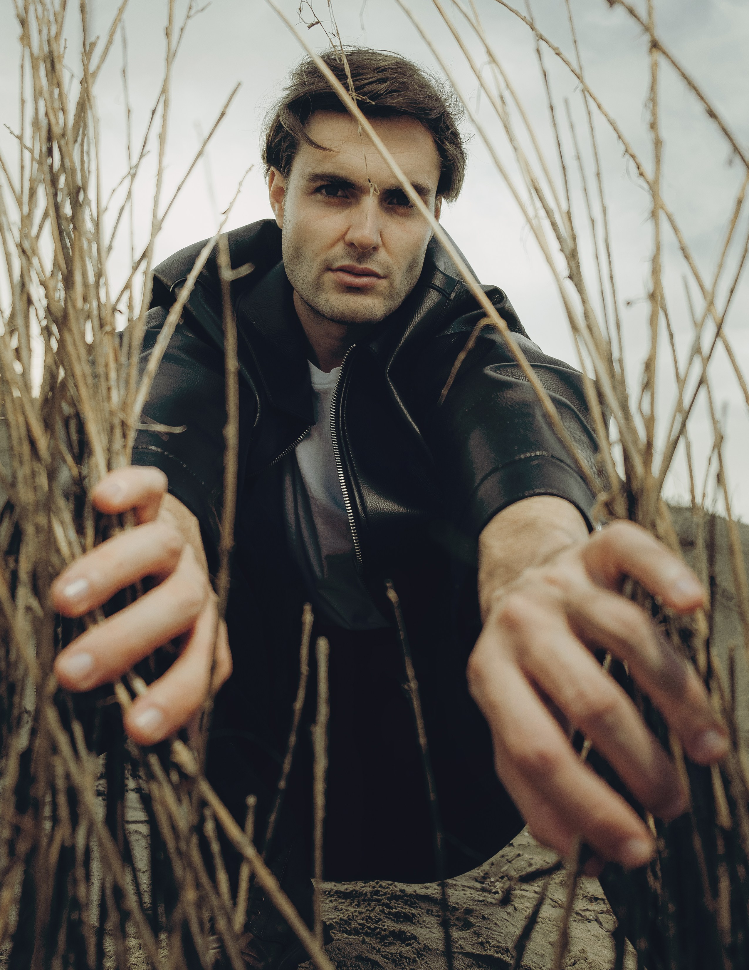 Фотосессия для актера Jaime Medina в дюнах — фотограф Андрей Луковников, Испания (Гуардамар, Аликанте, Торревьеха)