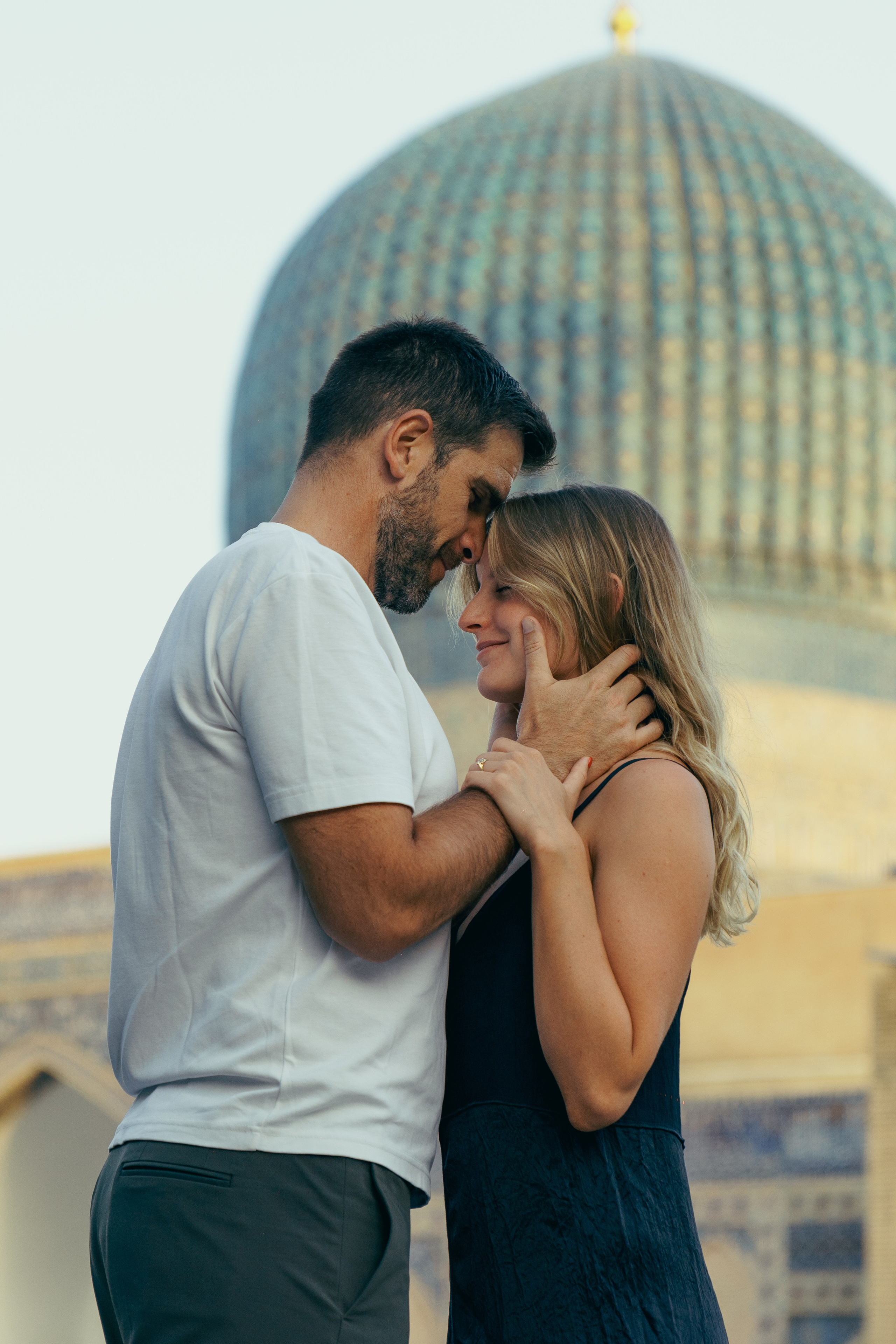 Love Story photoshoot in Samarkand with the backdrop of Gur-Emir. Photographer in Uzbekistan and Samarkand Djasur Marupov