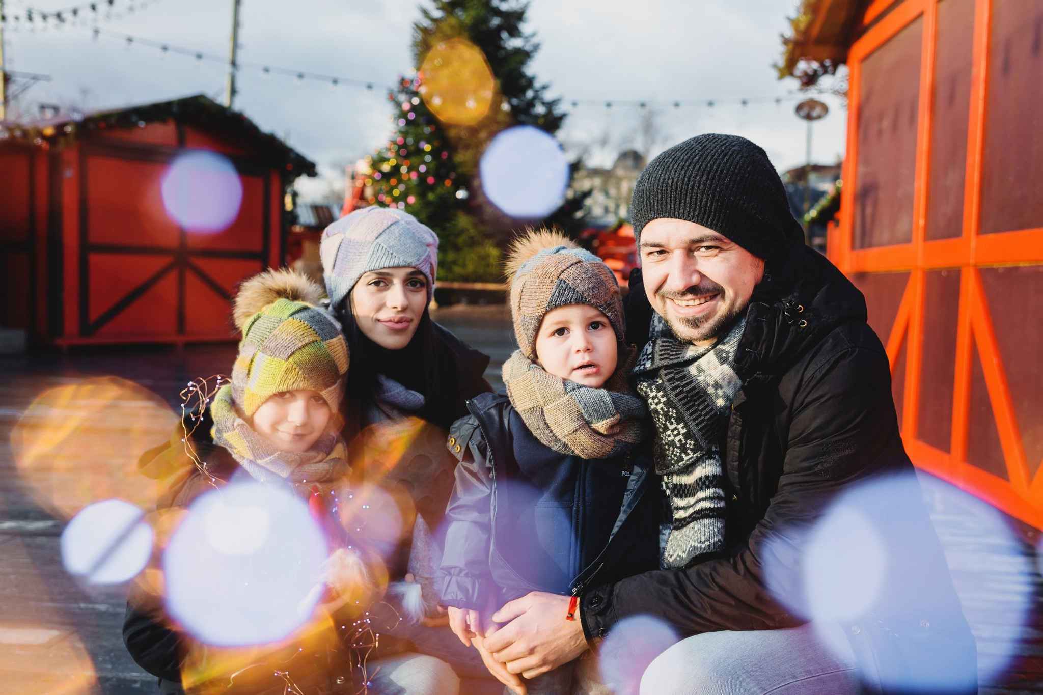 SABINA, NEBOJSA, PHILIPP AND KEMRAN | CHRISTMAS FAMILY PHOTOSHOOT | ZÜRICH. HOME