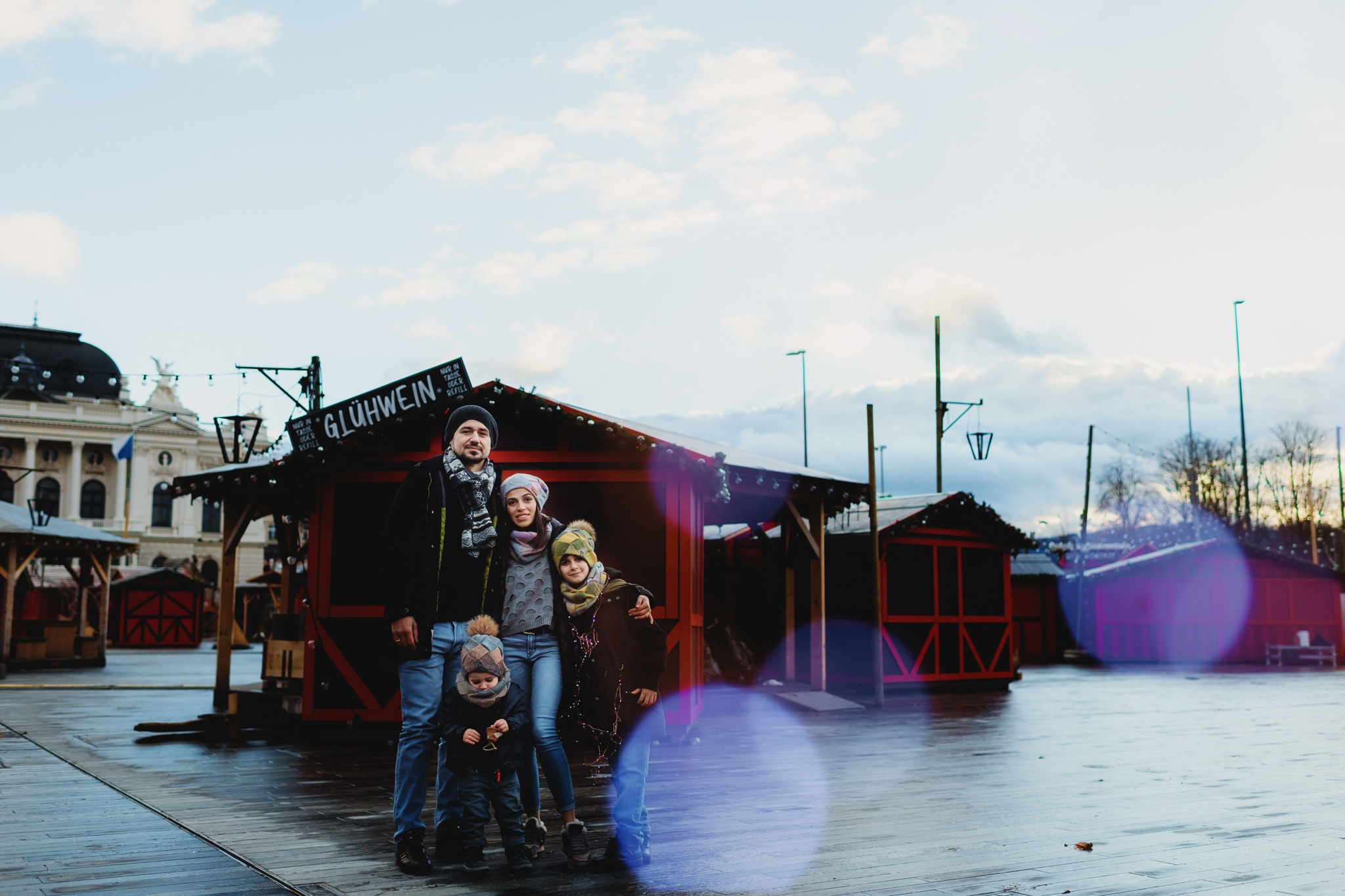 SABINA, NEBOJSA, PHILIPP AND KEMRAN | CHRISTMAS FAMILY PHOTOSHOOT | ZÜRICH. HOME