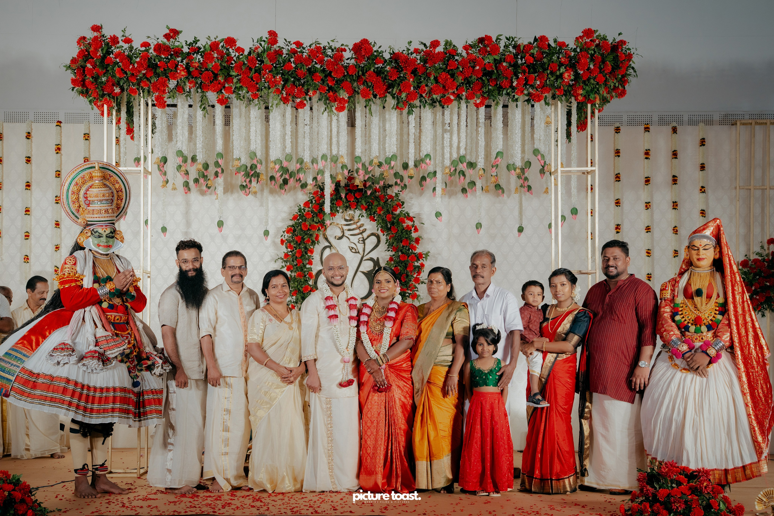 Traditional Kerala Hindu Wedding Ft. Anusree & Vishnu. Fine art Wedding Photographers in India & Canada