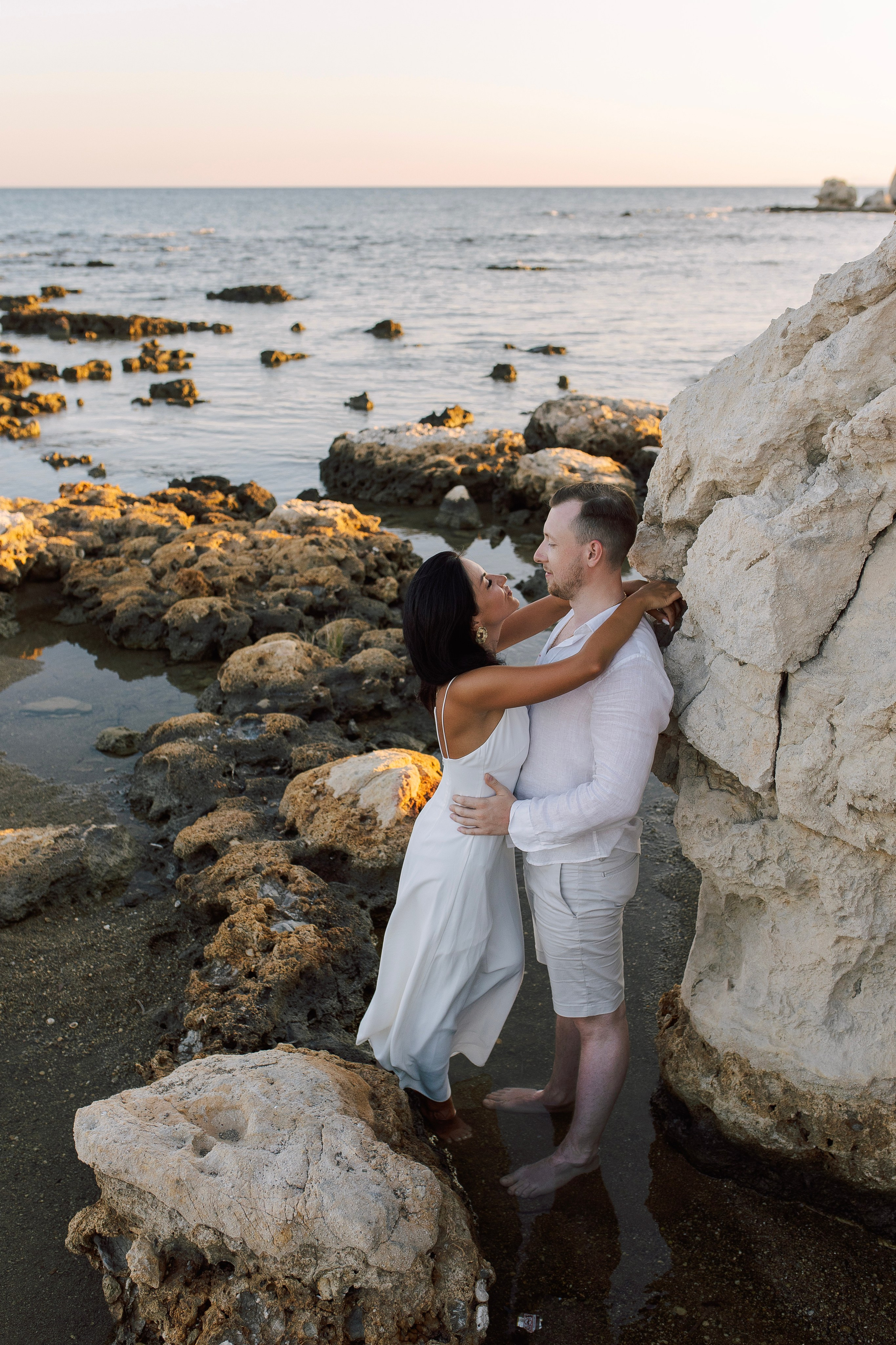 Aesthetic Couple Photoshoot Side Beach | Sunset Vibes. Professional Photographer in Alanya, Side, Belek, Antalya. Turkiye