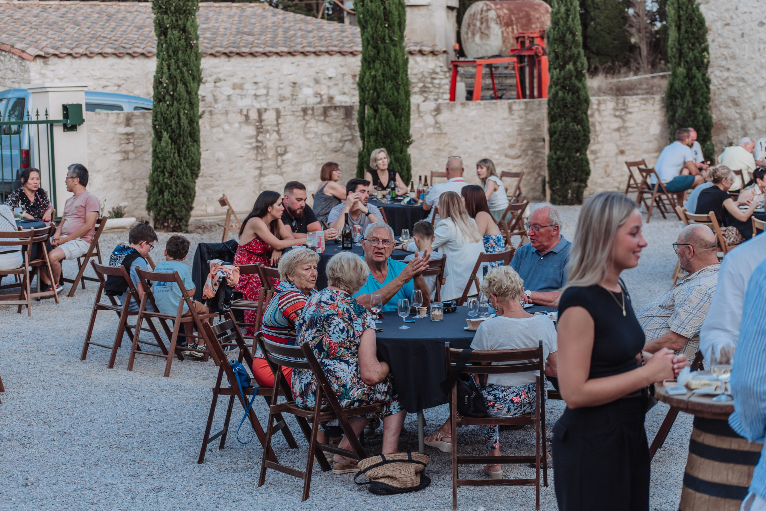 Reportage de fête au Château Prat de Cest. Professional Photographer in France | Poitiers, Tours & Châtellerault | Portrait, Family, Corporate & Wedding Photography