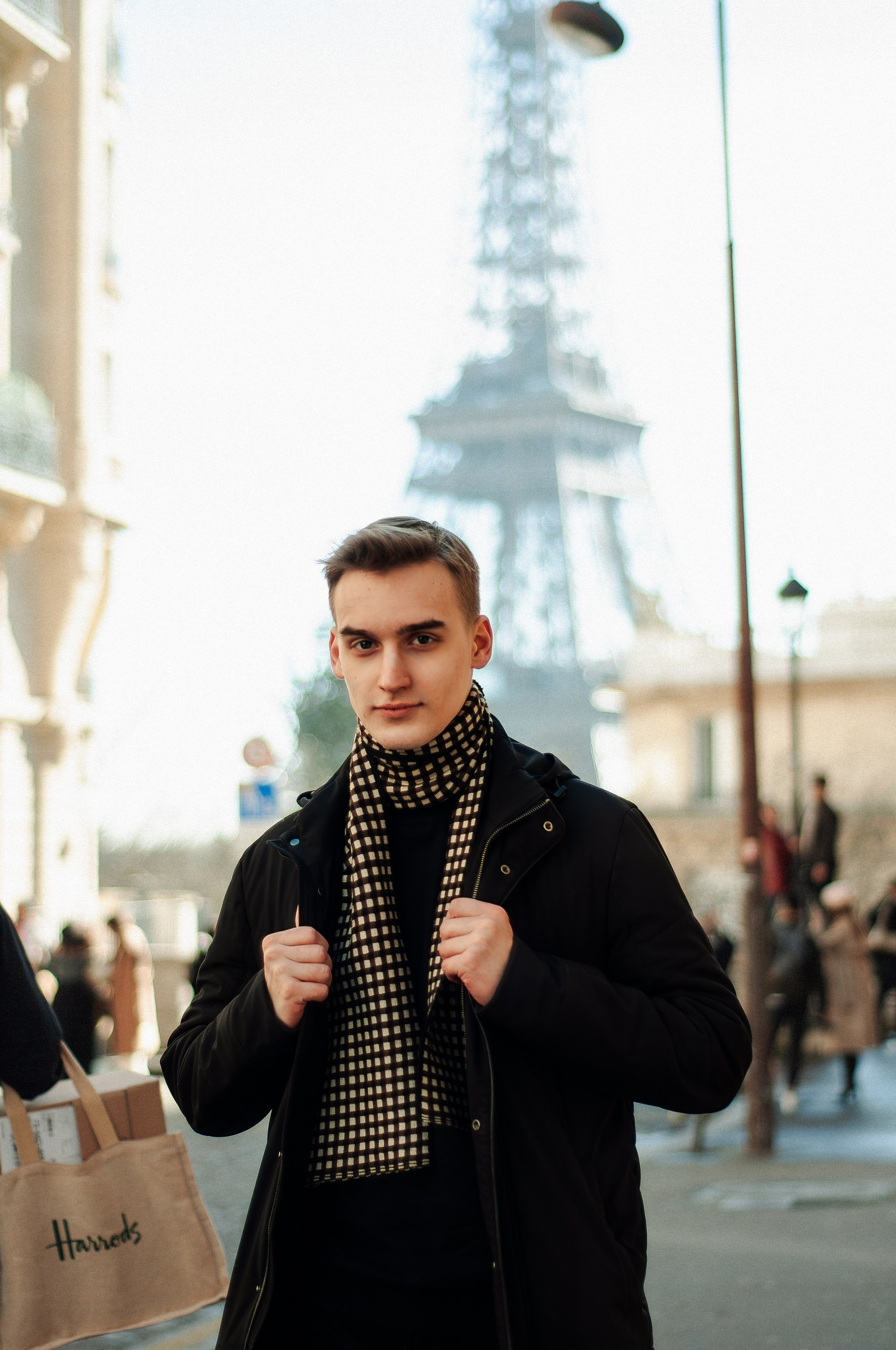 Мужская фотосессия у Эйфелевой башни. Фотограф в Париже Полина Осипова
