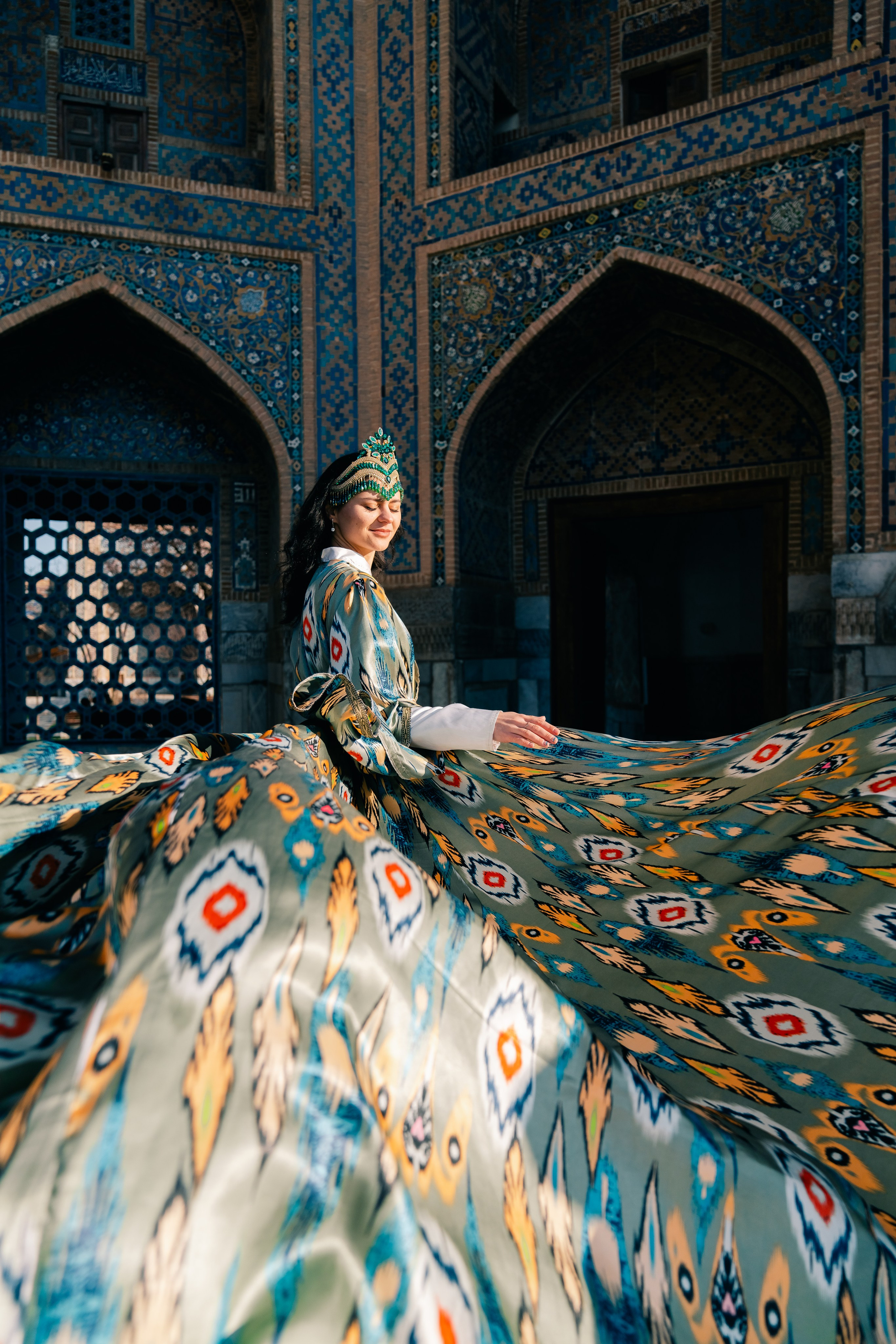 Утренняя фотосессия на площади Регистан: Магия рассвета в Самарканде. Фотограф в Узбекистане и Самарканде Джасур Марупов