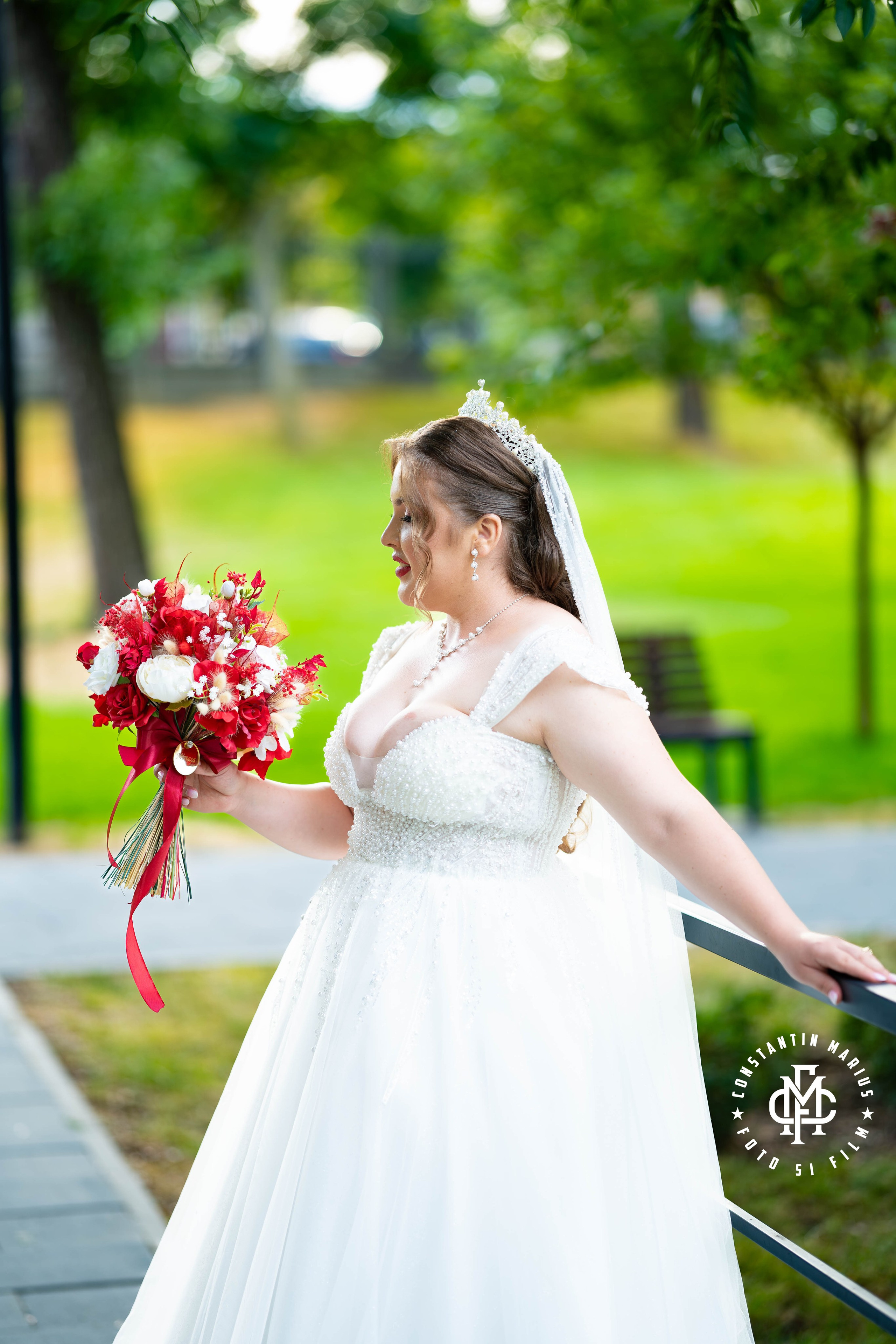 WEDDING PHOTOGRAPHY. DESPRE NOI