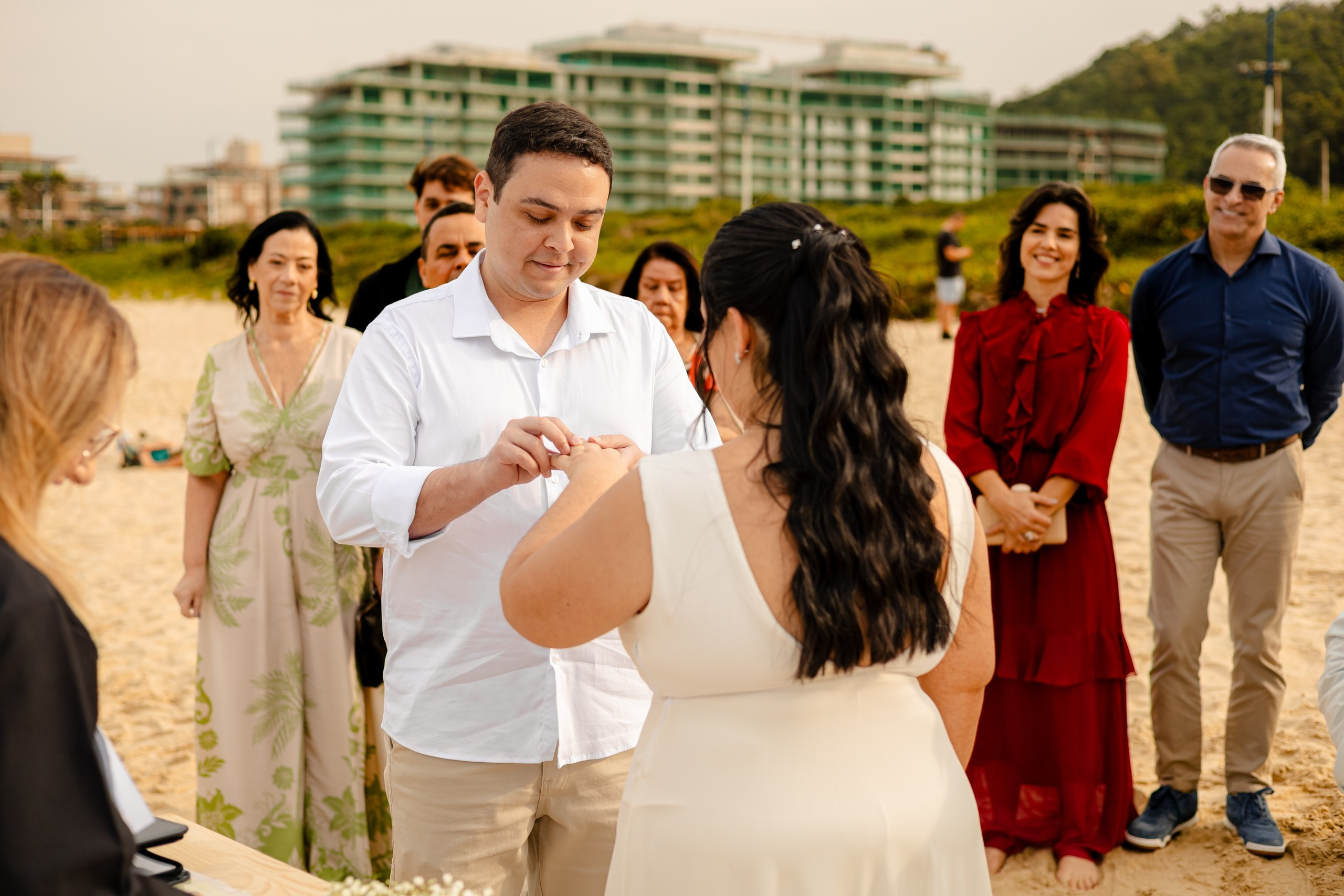 Casamento intimista na Praia Brava em Itajaí da Edilaine e do Lennon