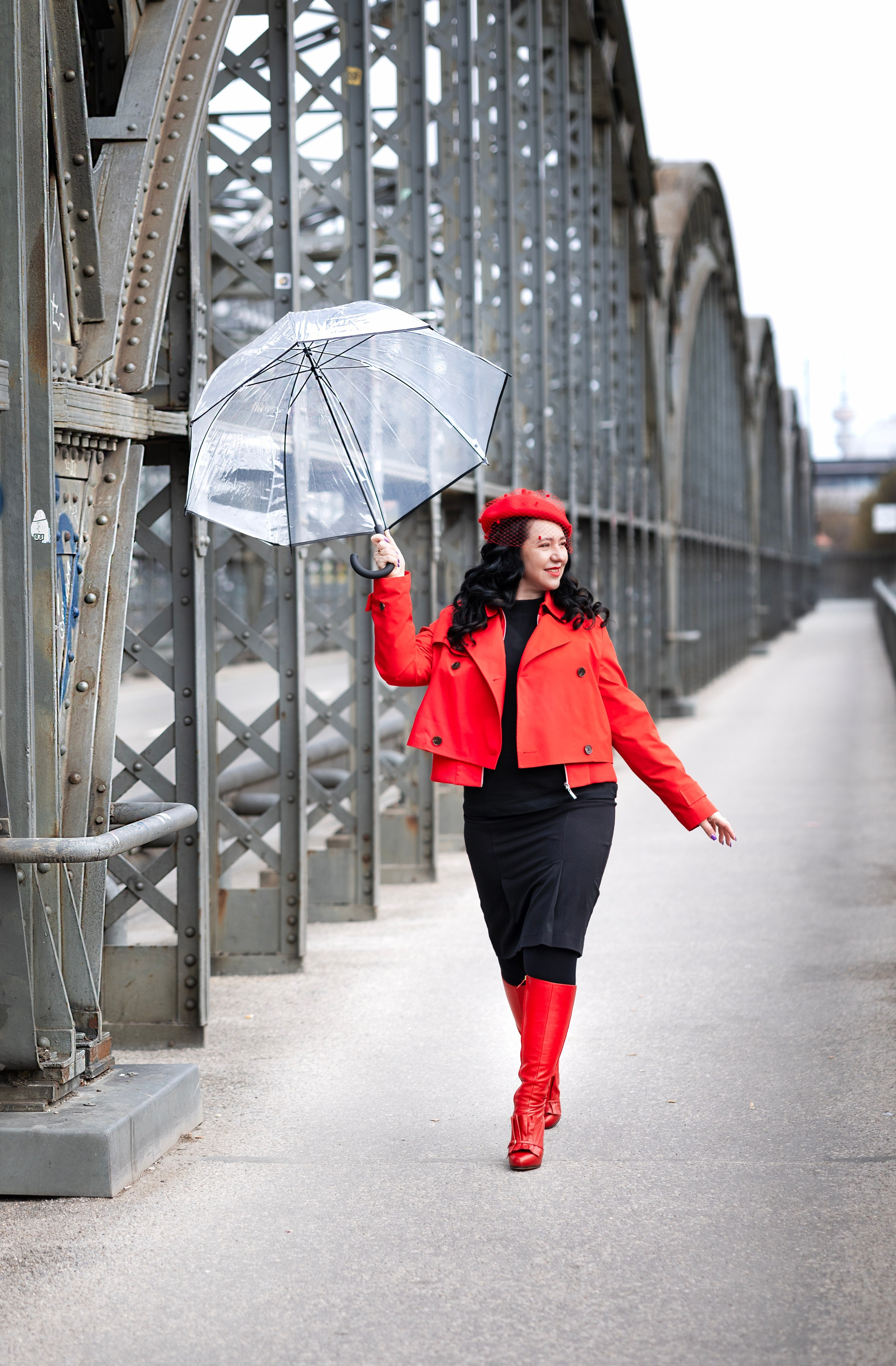 Balloons and red skirt. Фотограф в Мюнхене