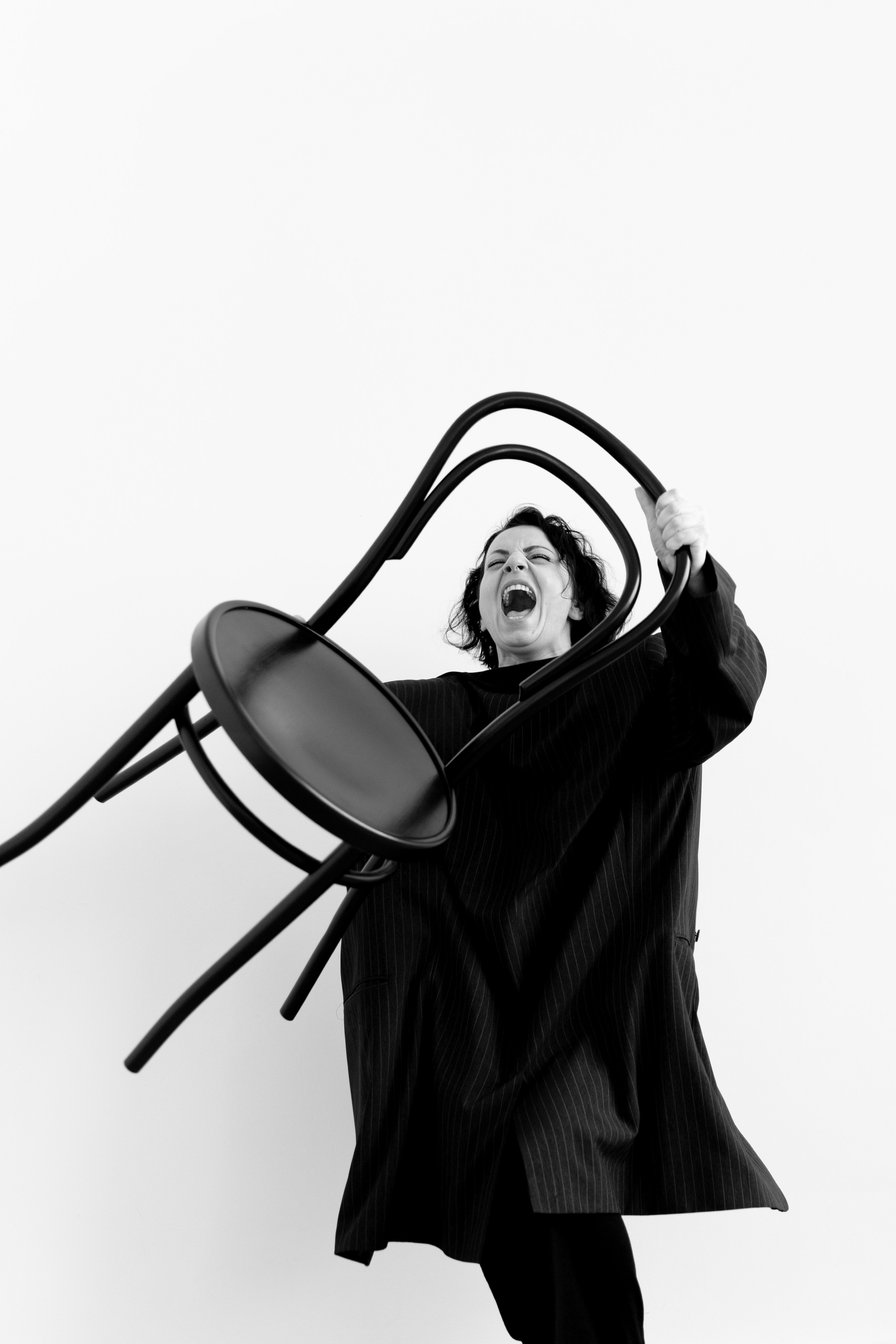 Starke Emotionen als wichtiger Aspekt der Frau. Schwarz-weiß Fotografie in Münster. Fotografin Viktoria Roschen