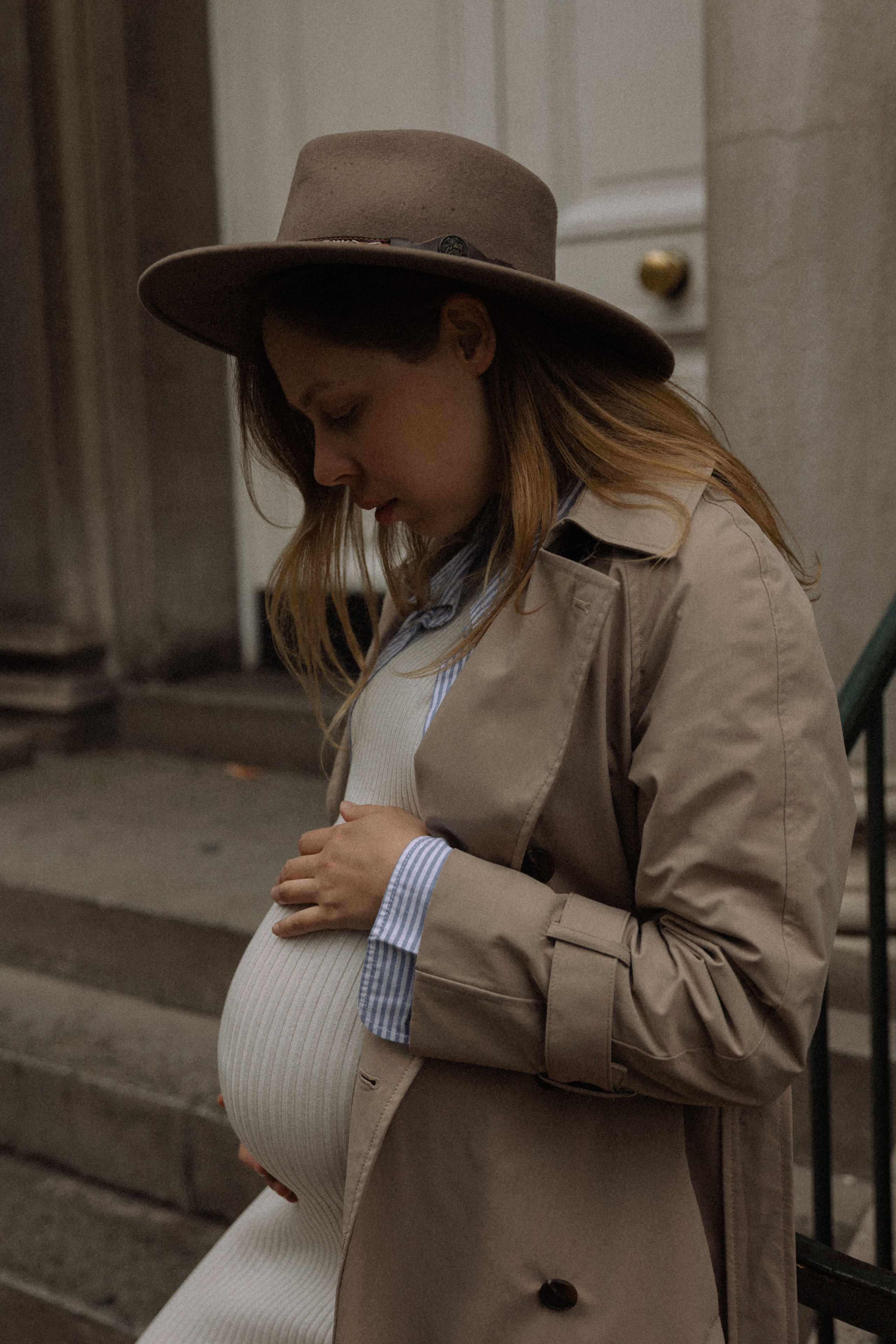 Lifestyle Maternity Photoshoot in Santiago — Natural Light & Real Emotion. Photographer in Santiago, Chile Anna Almazova