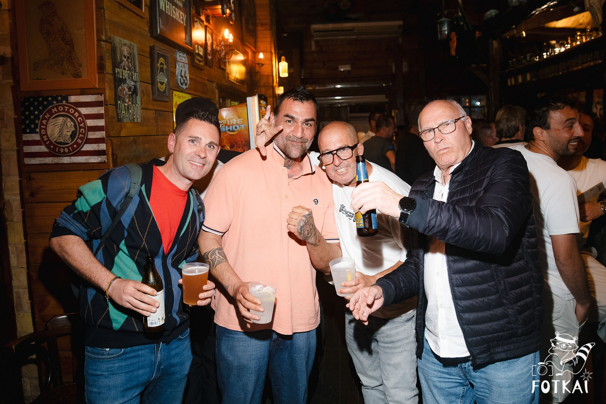 Los Ekilibristas de la Cuerda Floja — Фото с концерта в Торревьехе, 2026 | FOTKAI