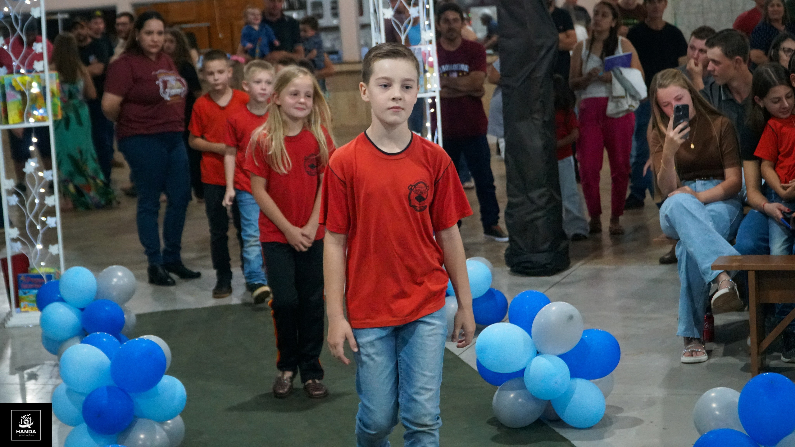 Noite autógrafos colégio Aurélio Buarque de Holanda. Handa Produções