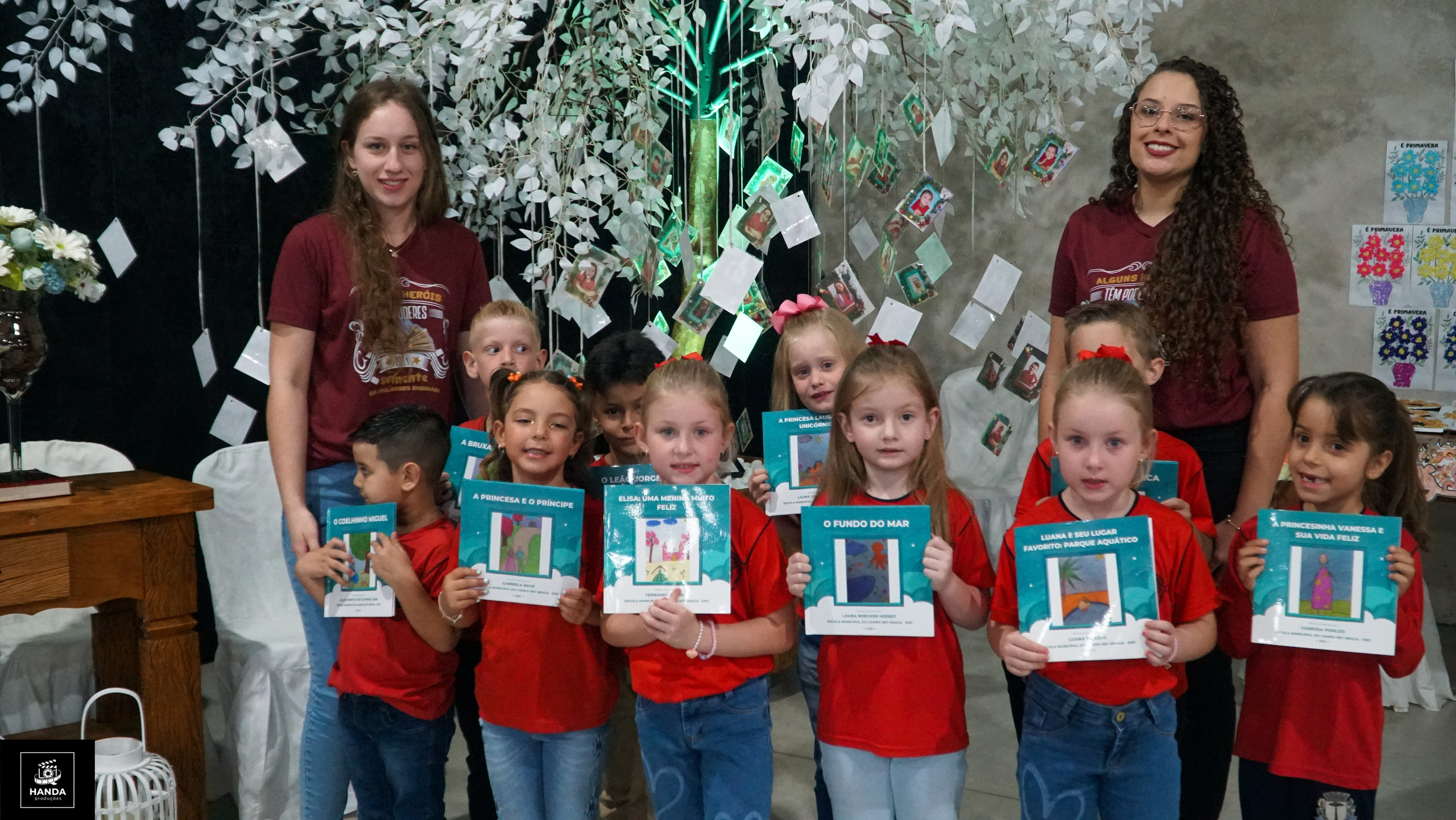 Noite autógrafos colégio Aurélio Buarque de Holanda. Handa Produções