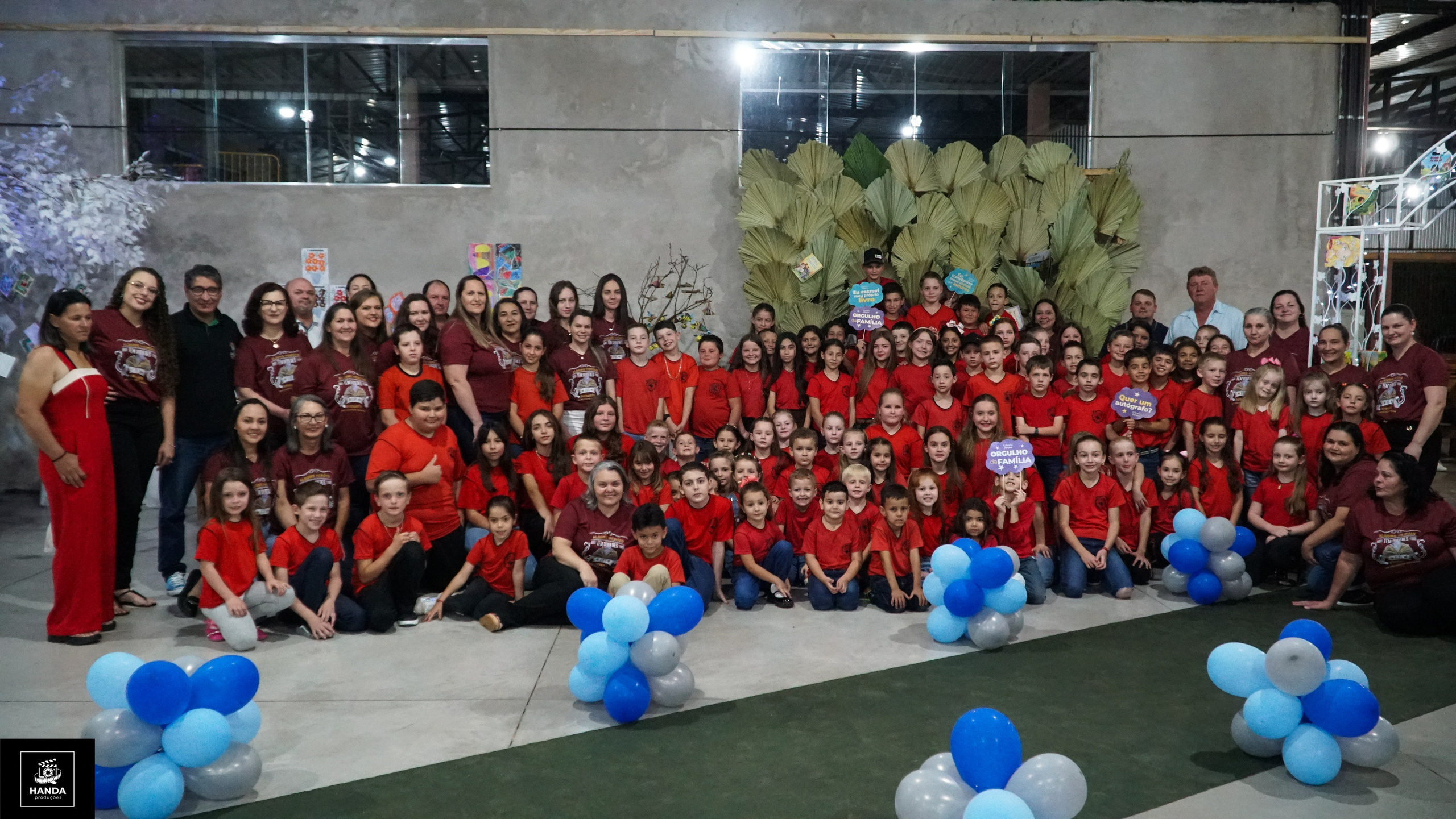 Noite autógrafos colégio Aurélio Buarque de Holanda. Handa Produções