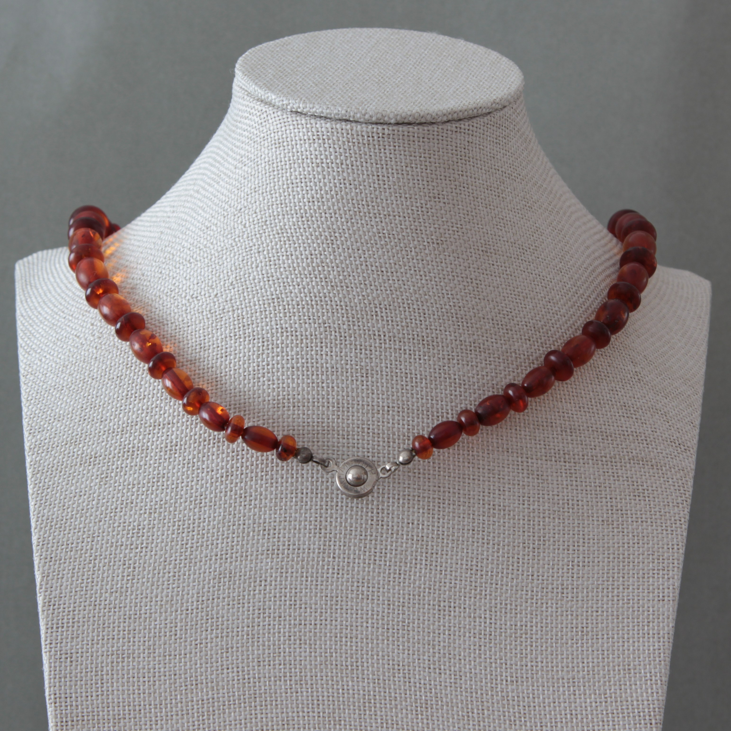 Amber. Современнные и актикварные украшения в Барселоне, Москве и Санкт-Петербурге