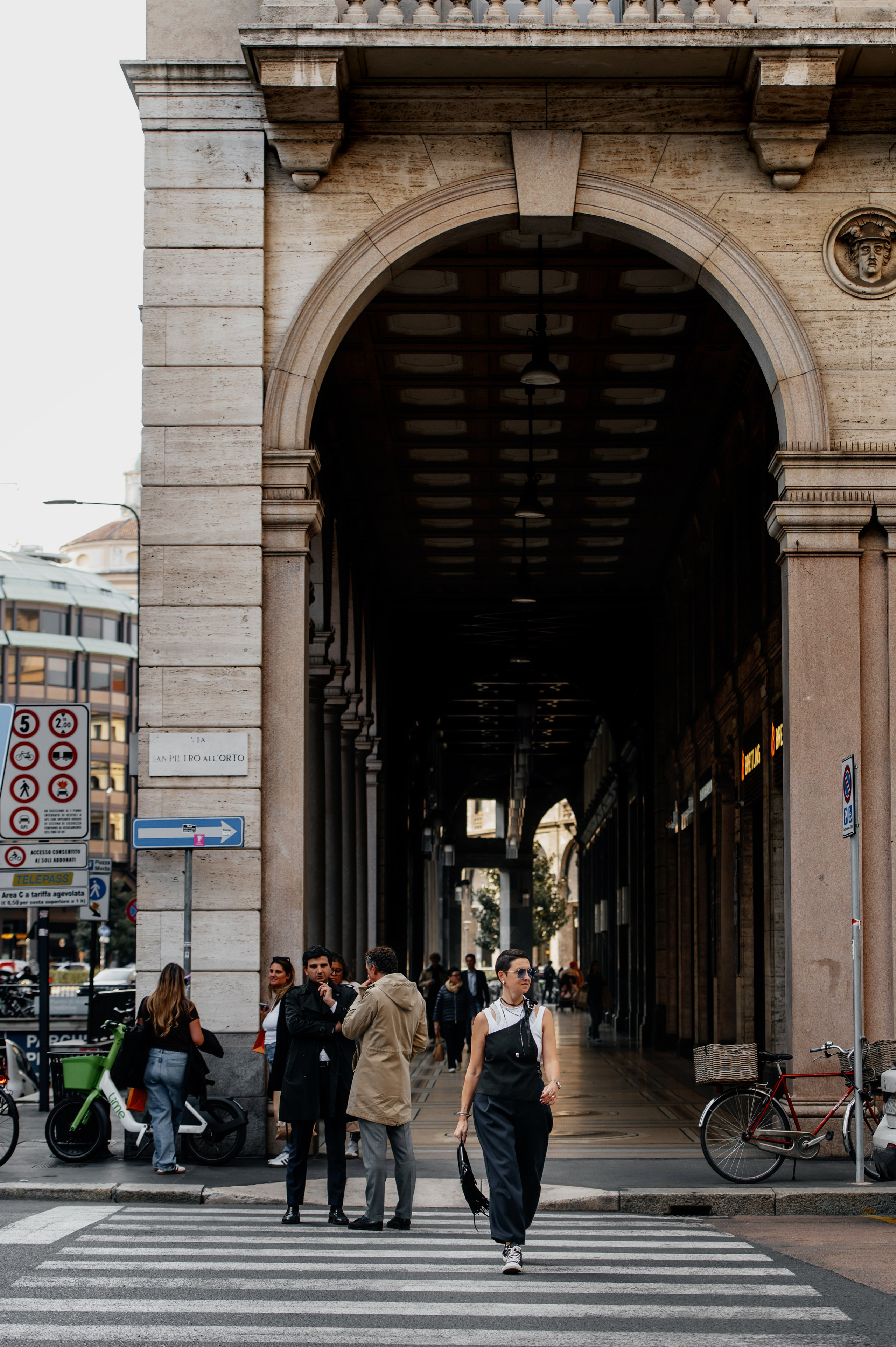 Milan, Autumn 🍂, Julia. Wedding photographer from Moldova Alexey Chipchiu