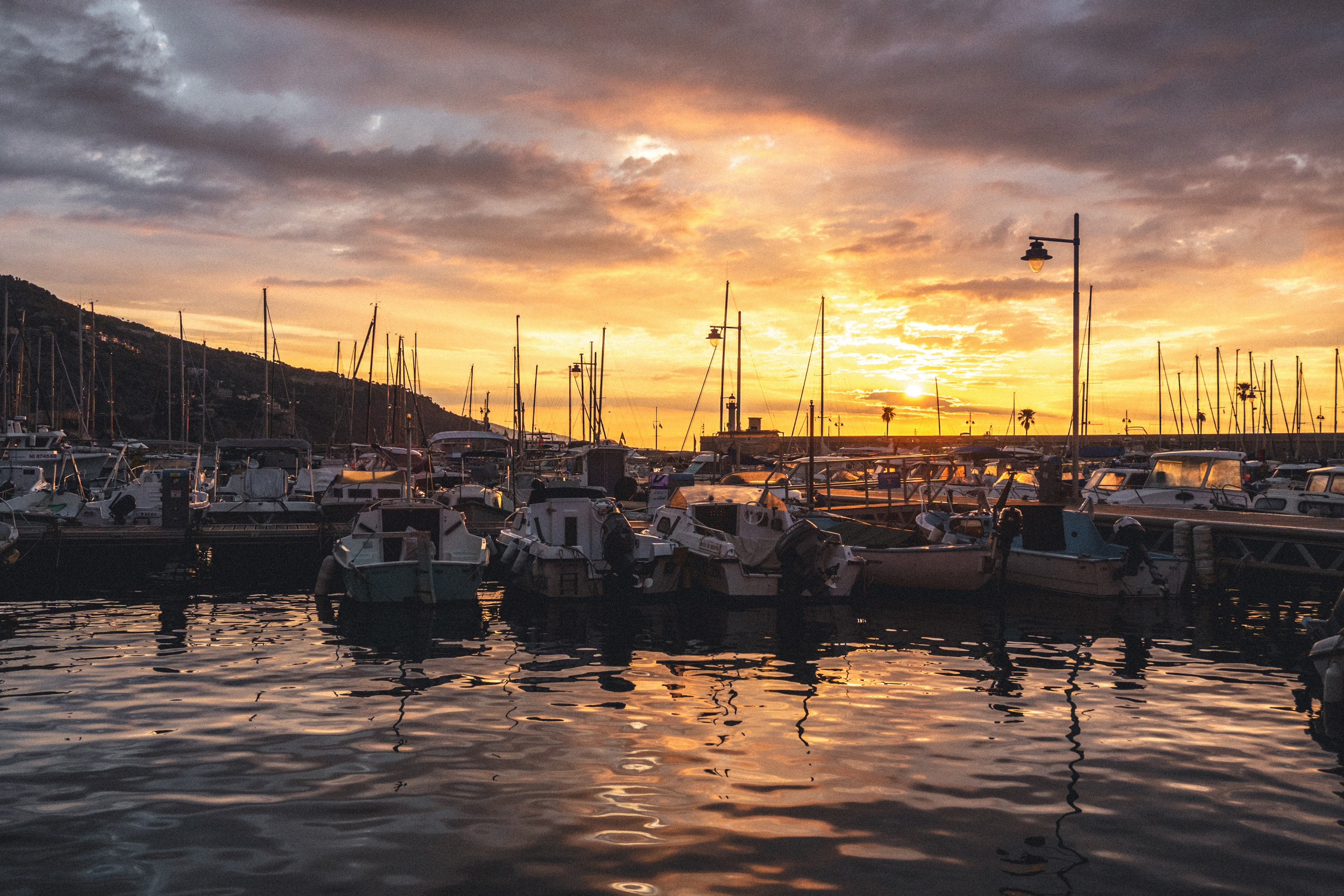Ментон рассвет, пляж Ментон, Французская Ривьера фото, море Франция, утро на пляже Ментон Франция, Французская Ривьера достопримечательности, рассвет в Ментоне, старый город Ментон, отдых на юге Франции