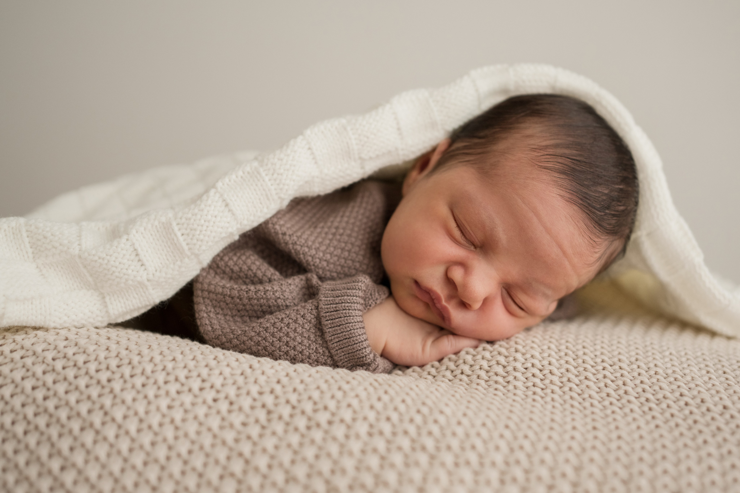 Sweet first days. Angela Iakovleva — Family Photographer in Dubai