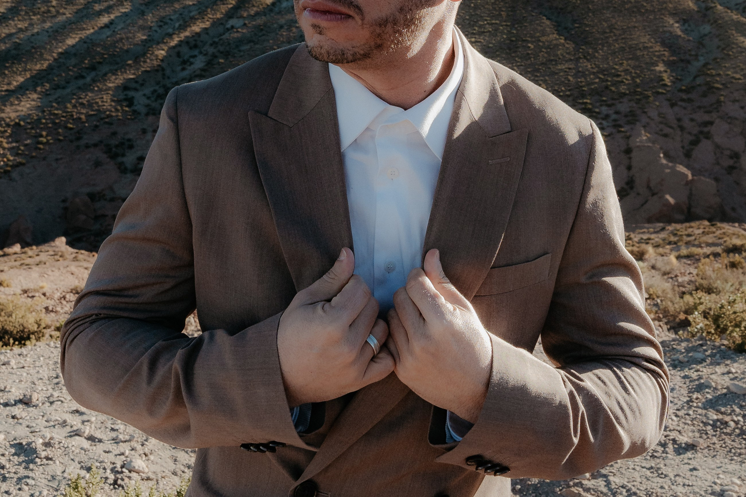 Pre-wedding no mirante do vulcão Licancabur. Photographer in San Pedro de Atacama