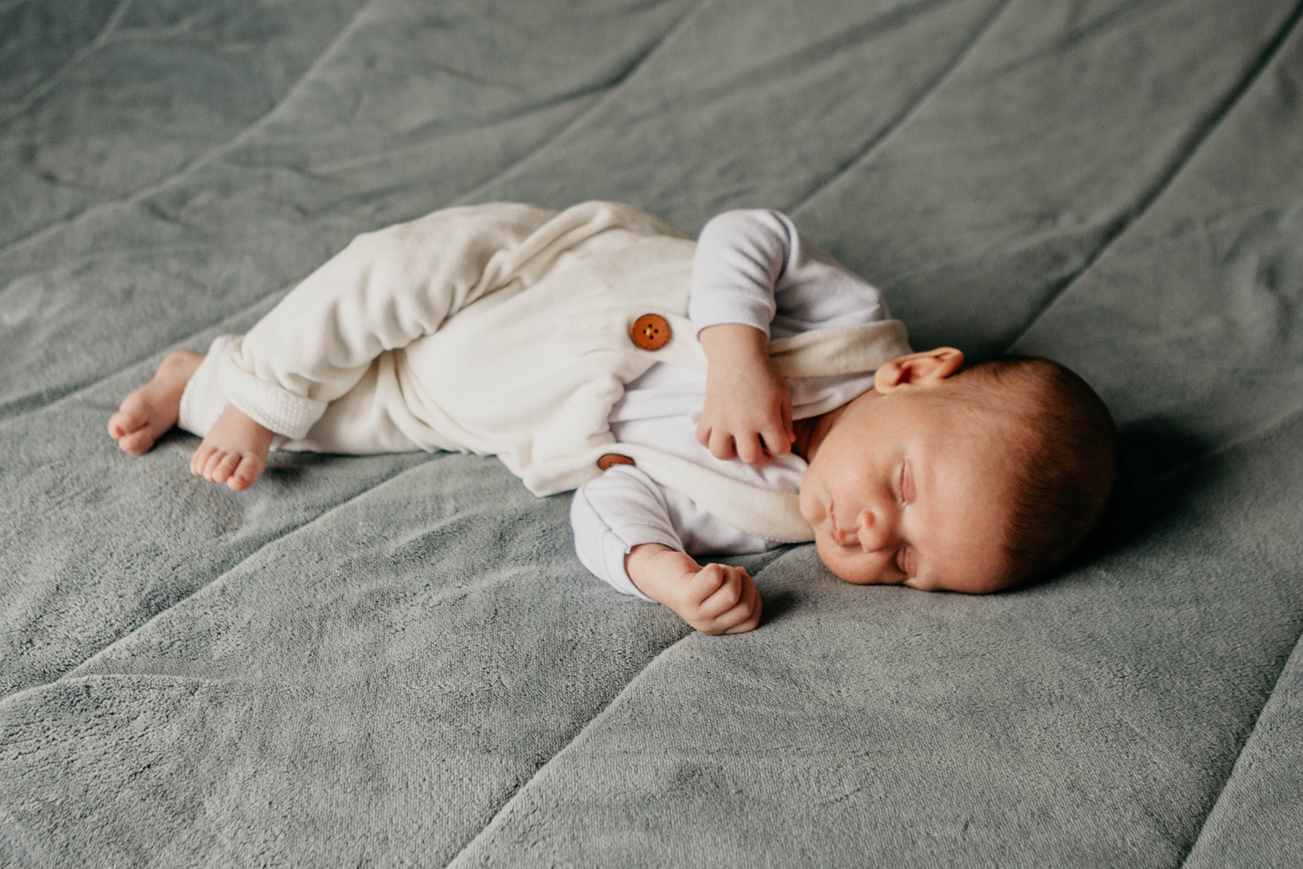 Bebê em casa. Fotógrafa de família