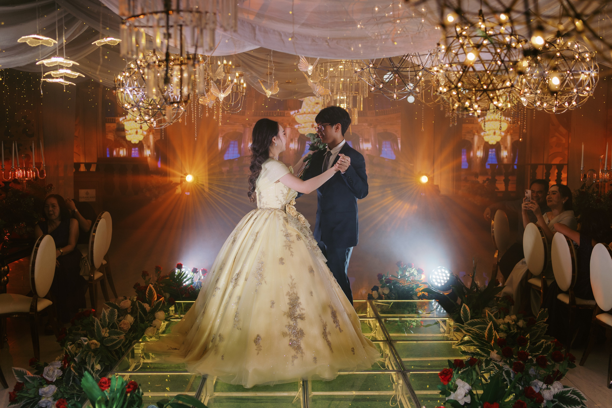 Debuts. Woody Weddings