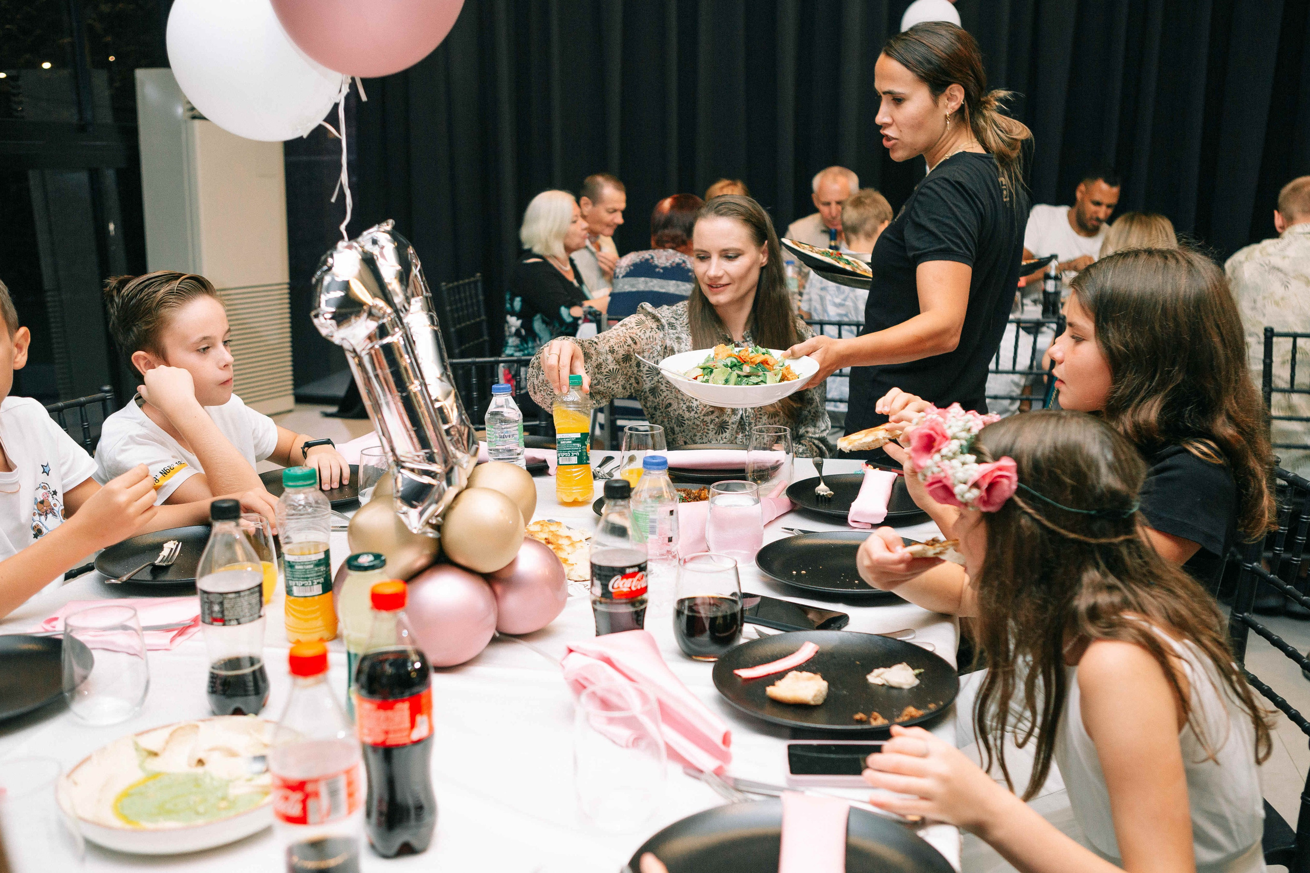 PARTY WITH FRIENDS. Https://shi-photo.com/