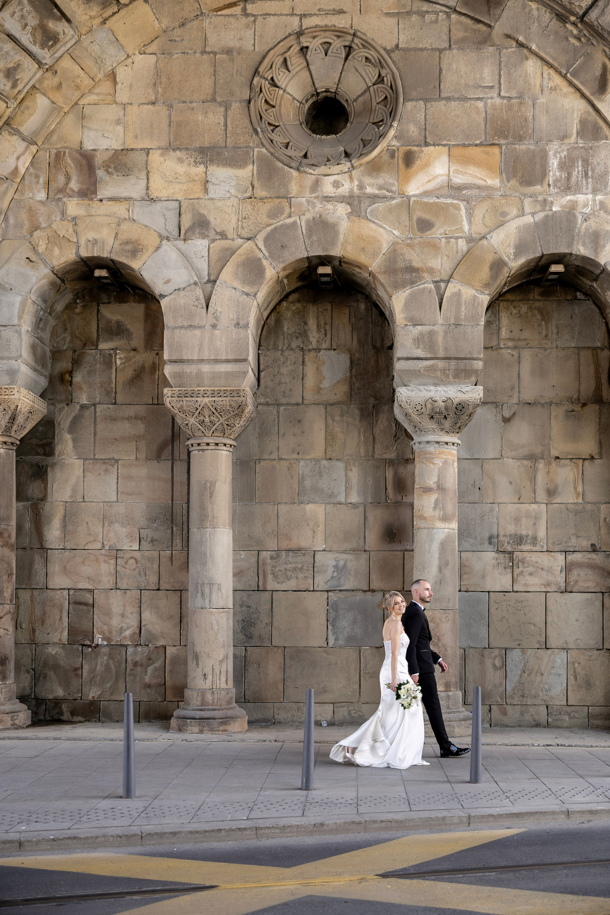 mladenci setaju ispod Brankovog mosta
