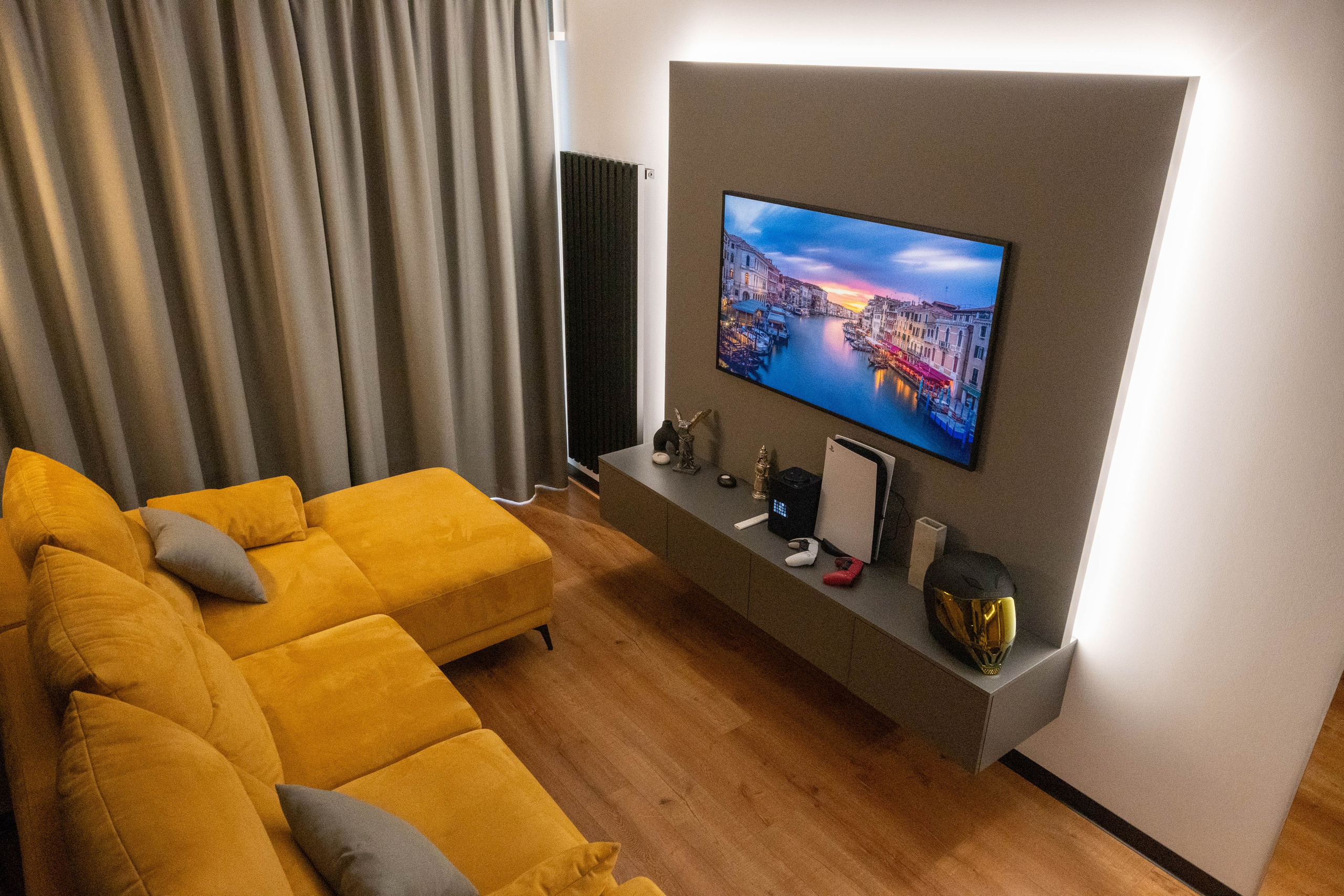 The apartment is on two levels. Fotograf Dmitrii Donets