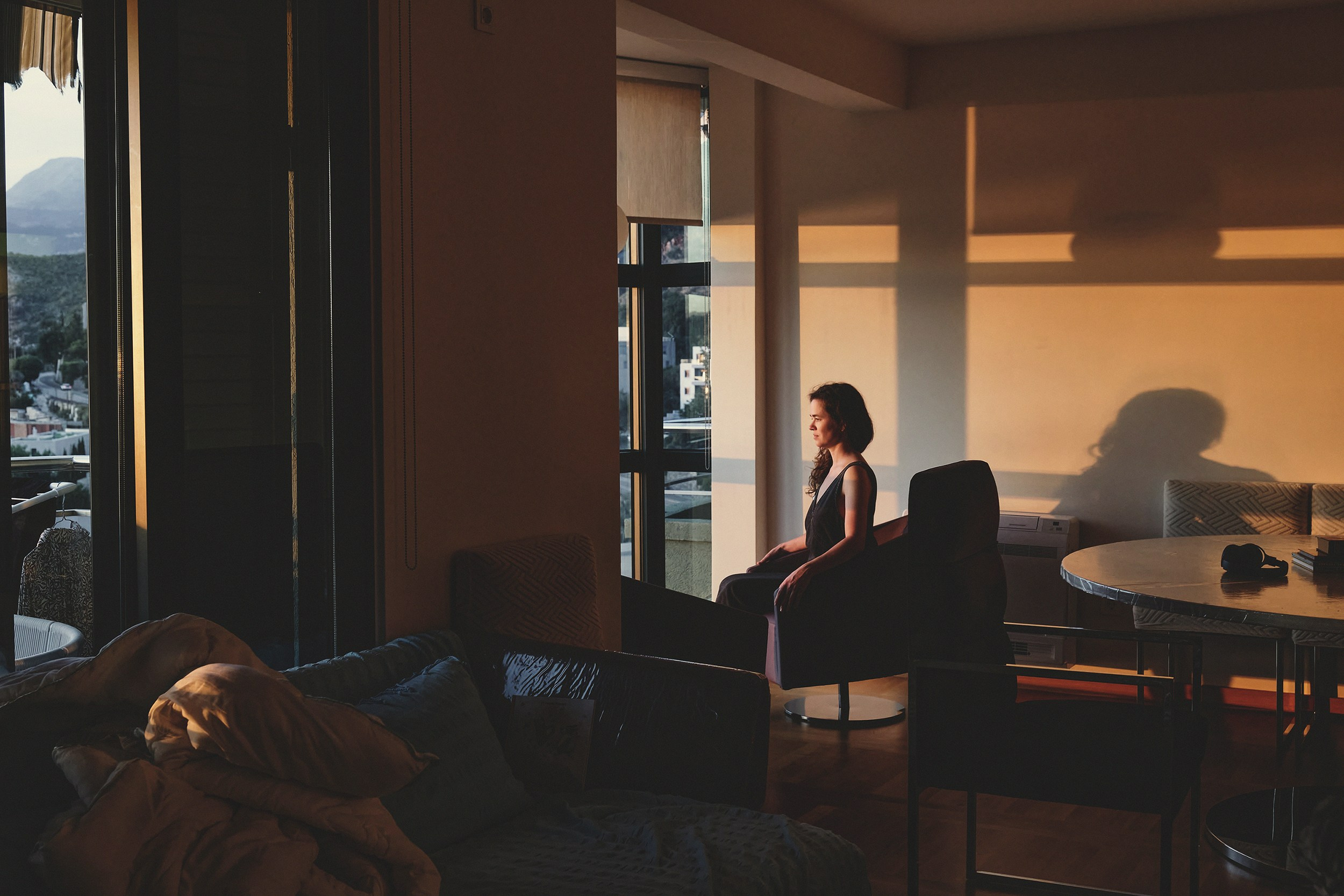 «Ожидание». Евгения. Вдохновляясь творчеством Эдварда Хоппера. Портретный фотограф Алена Новгородцева