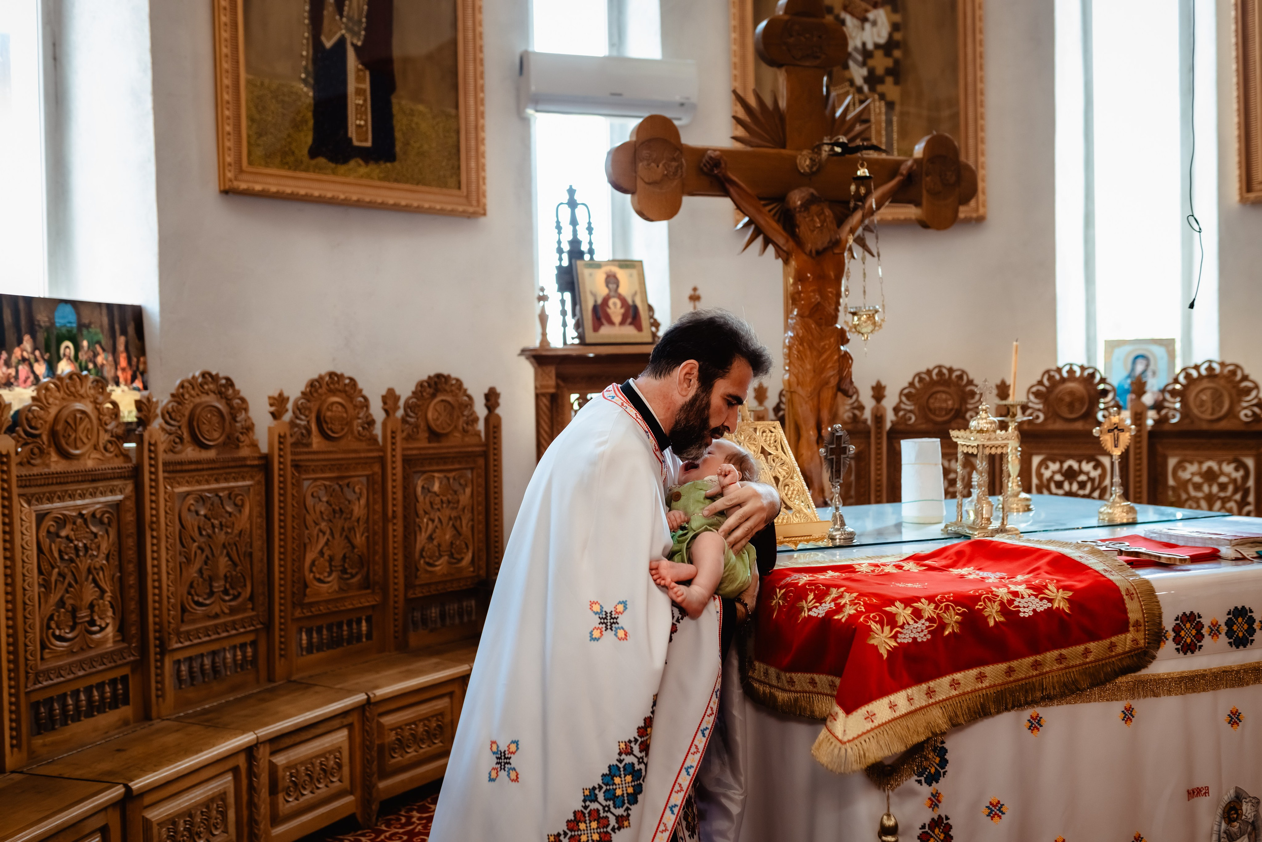 Bebelus la petrecerea de botez. Stefan Teodorescu — Fotograf de Nunta