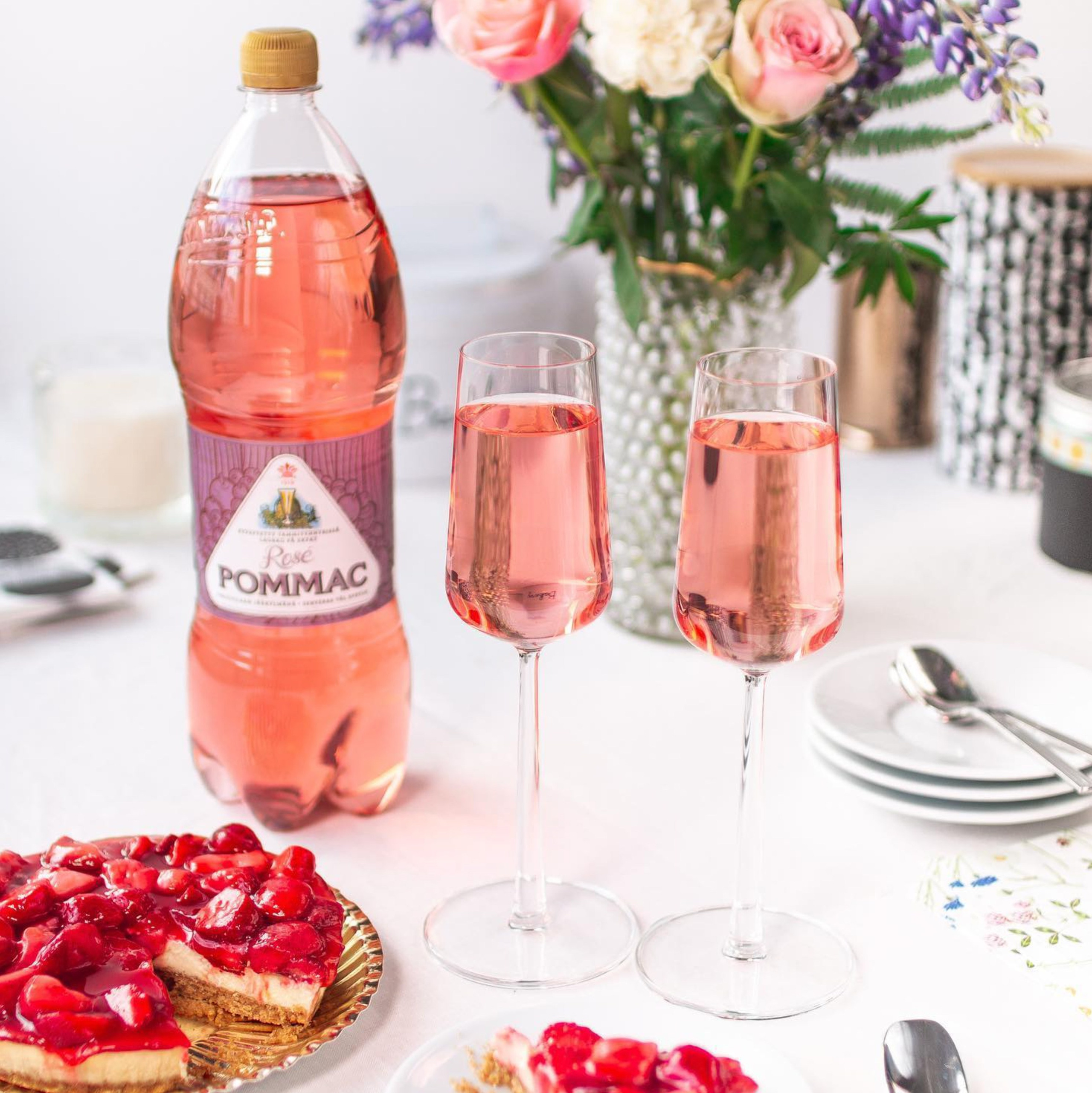 Pommac. Anna Z commercial photographer and graphic designer based in Turku