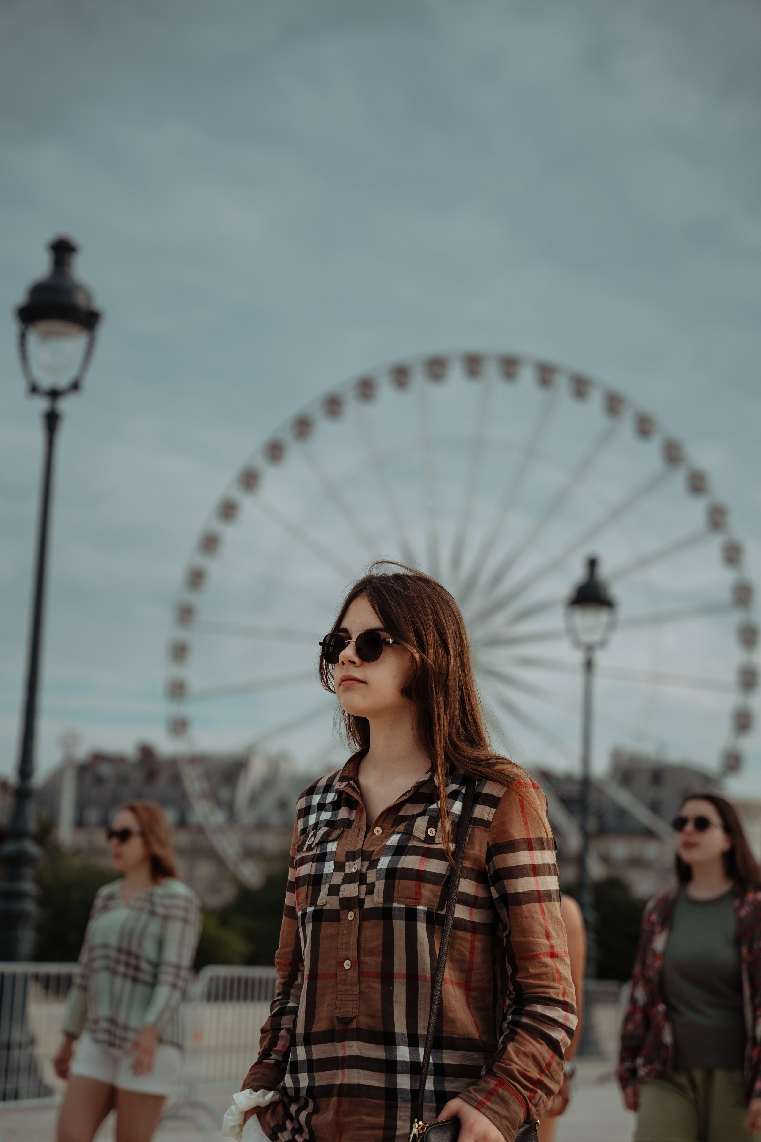 Family walk through the morning Paris. Фотограф в Париже Полина Осипова
