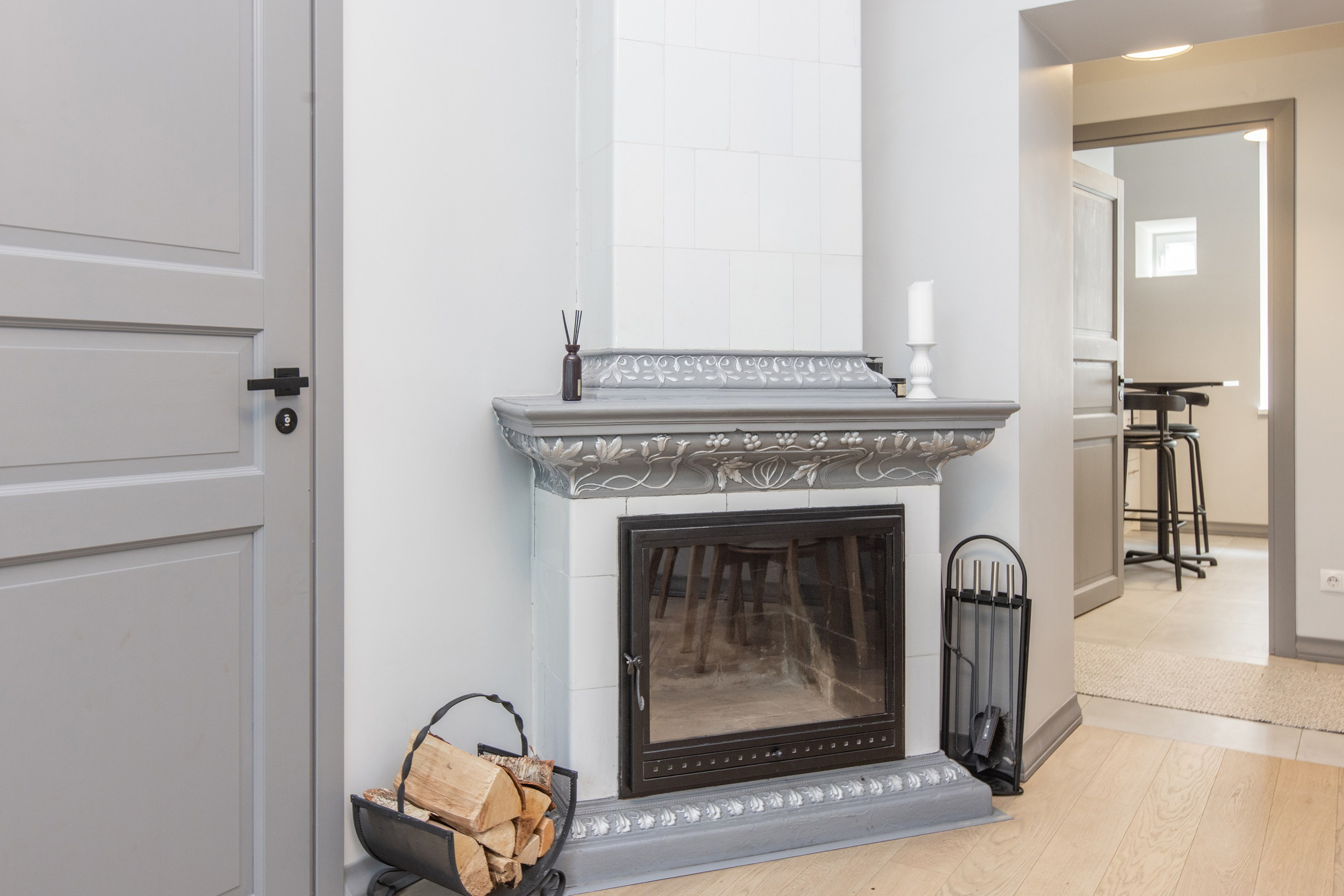 DZĪVOKLIS B. Sākums