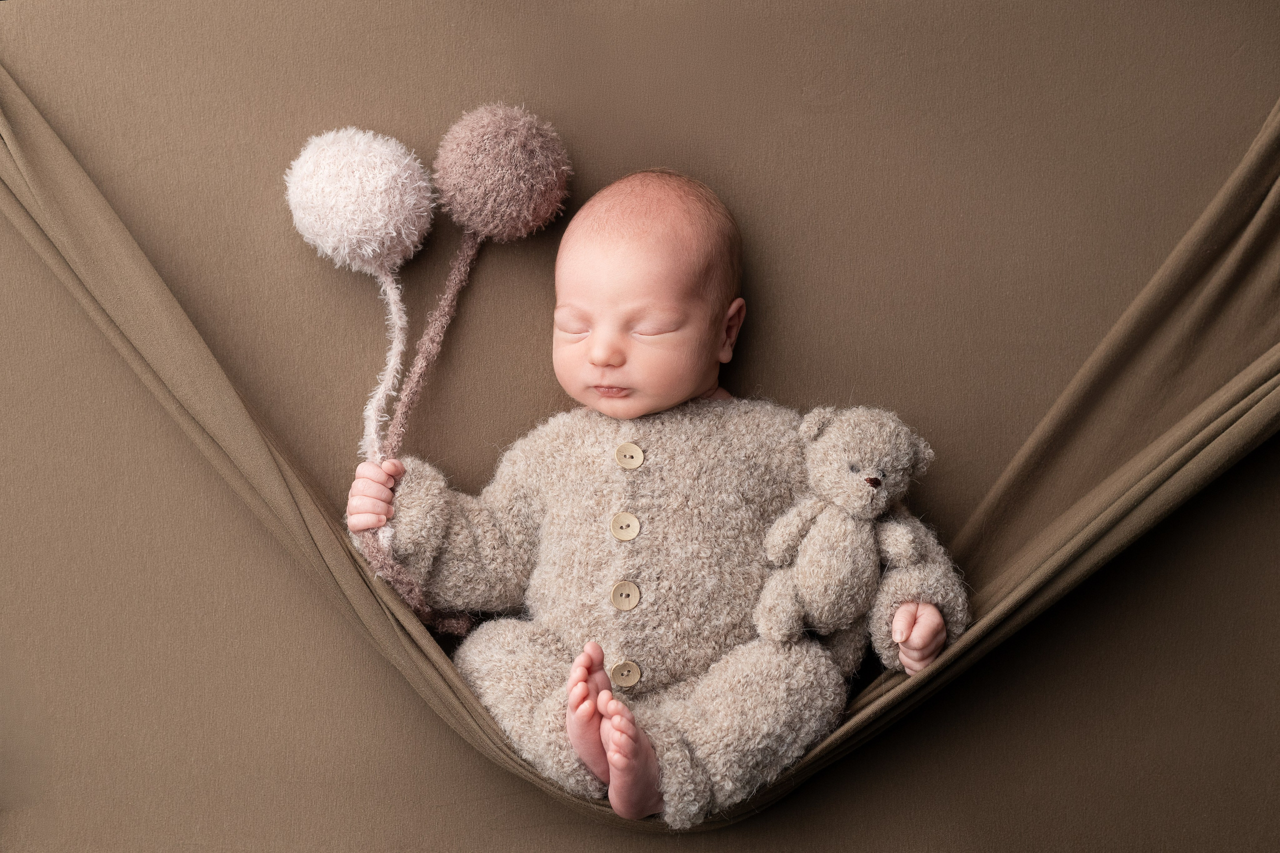 Newborn Classic. Mary Newborn Photo