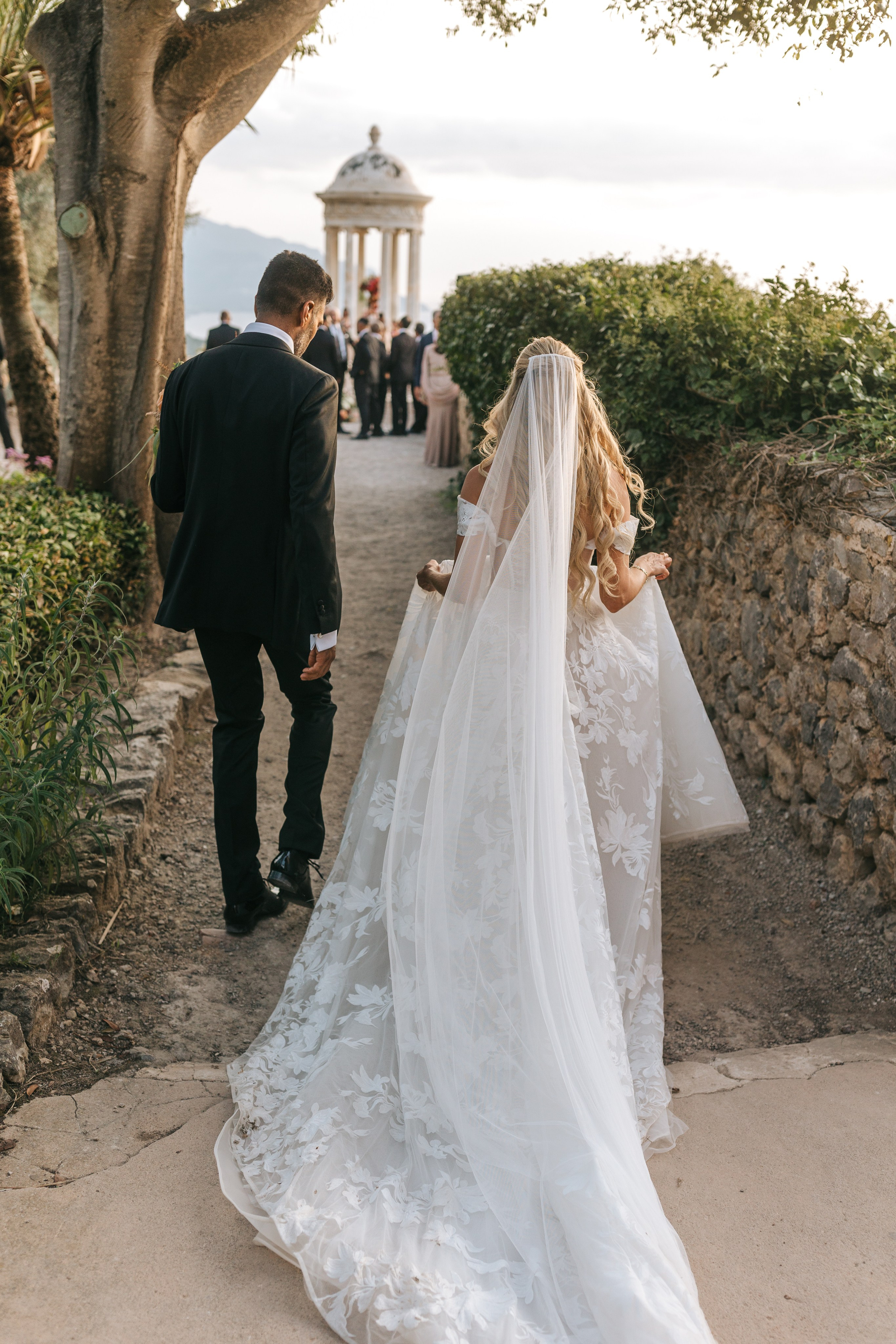 Mallorca venue Son Marroig for this LA Wedding Ceremony. Wedding Celebrant in Mallorca Iban Collin