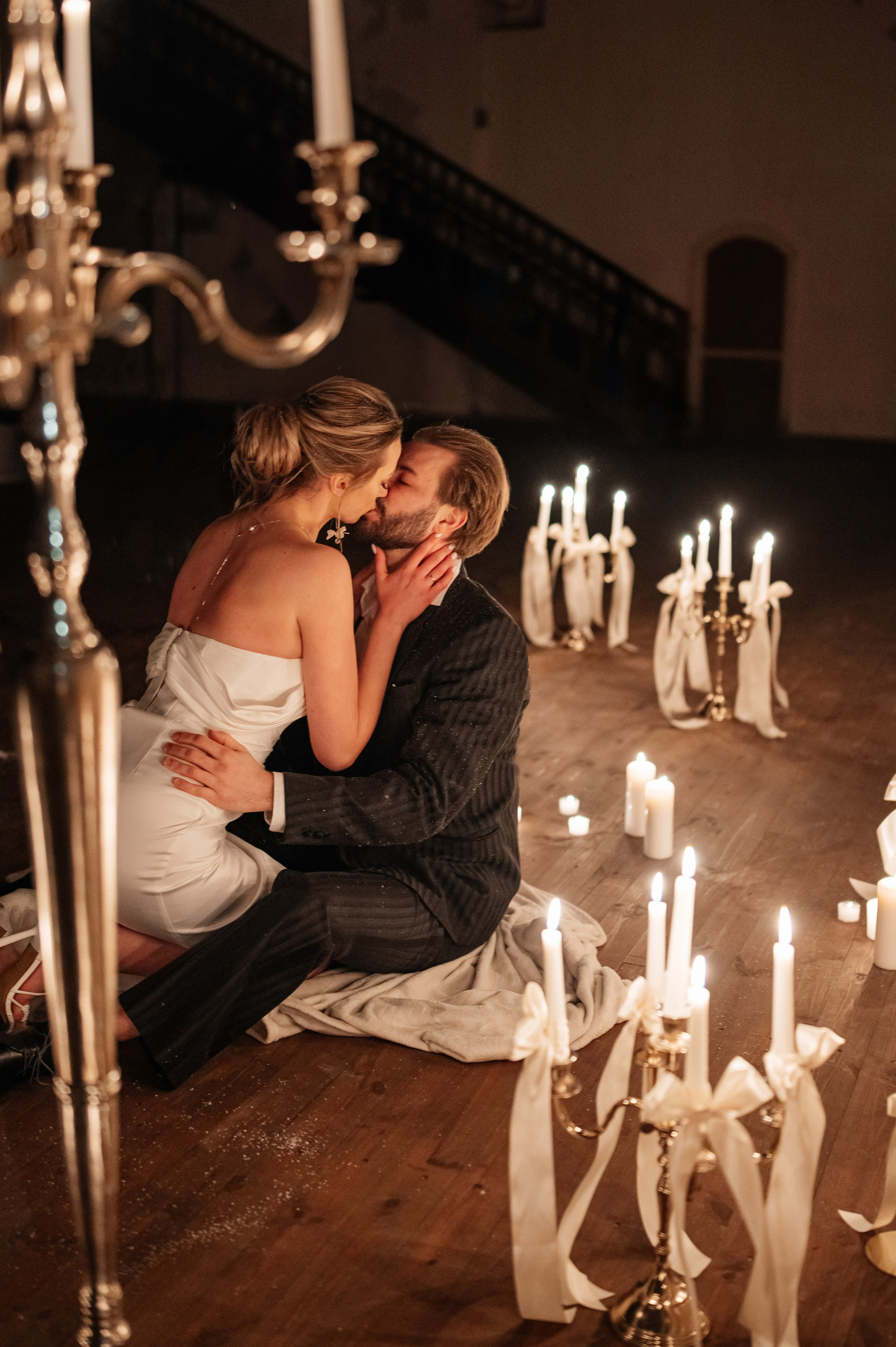 В зимнем замке со свечами. Фотограф Таллинн — свадьба |семья | lovestory