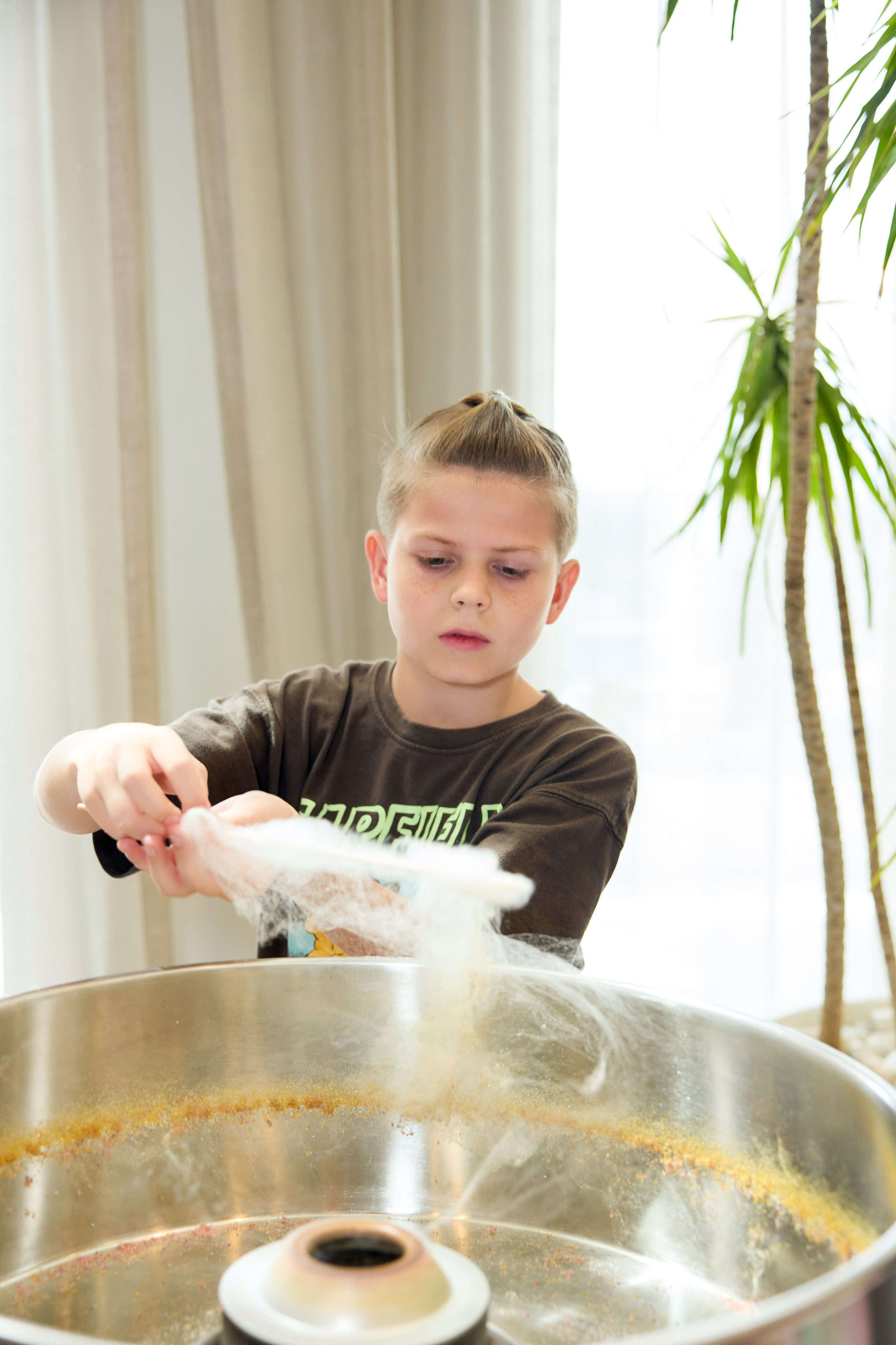 Авторская благотворительная художественная выставка Дианы Бортник. Фотограф Юлия Маковеева