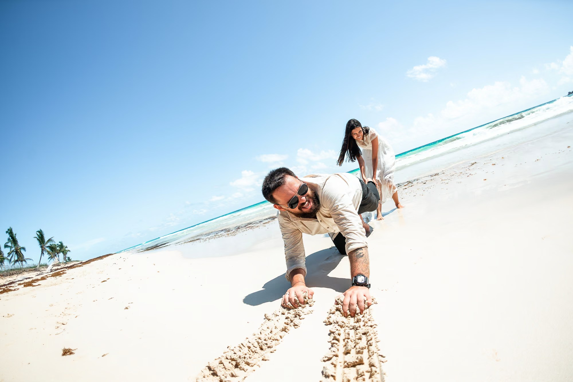 Punta cana anniversary photoshoot with tropical scenery and golden light
