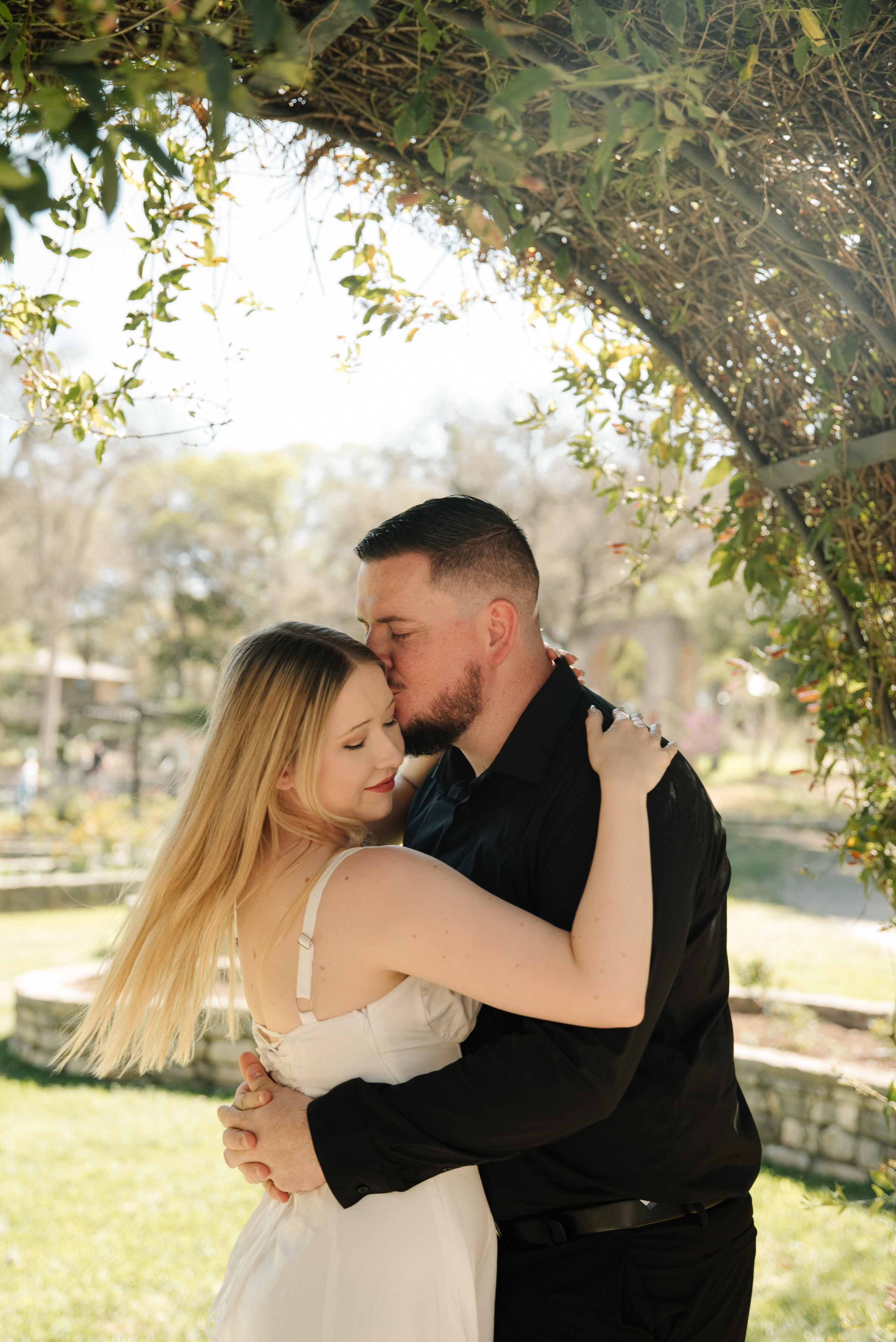 Engagement session in Austin. Wedding photo and video Texas