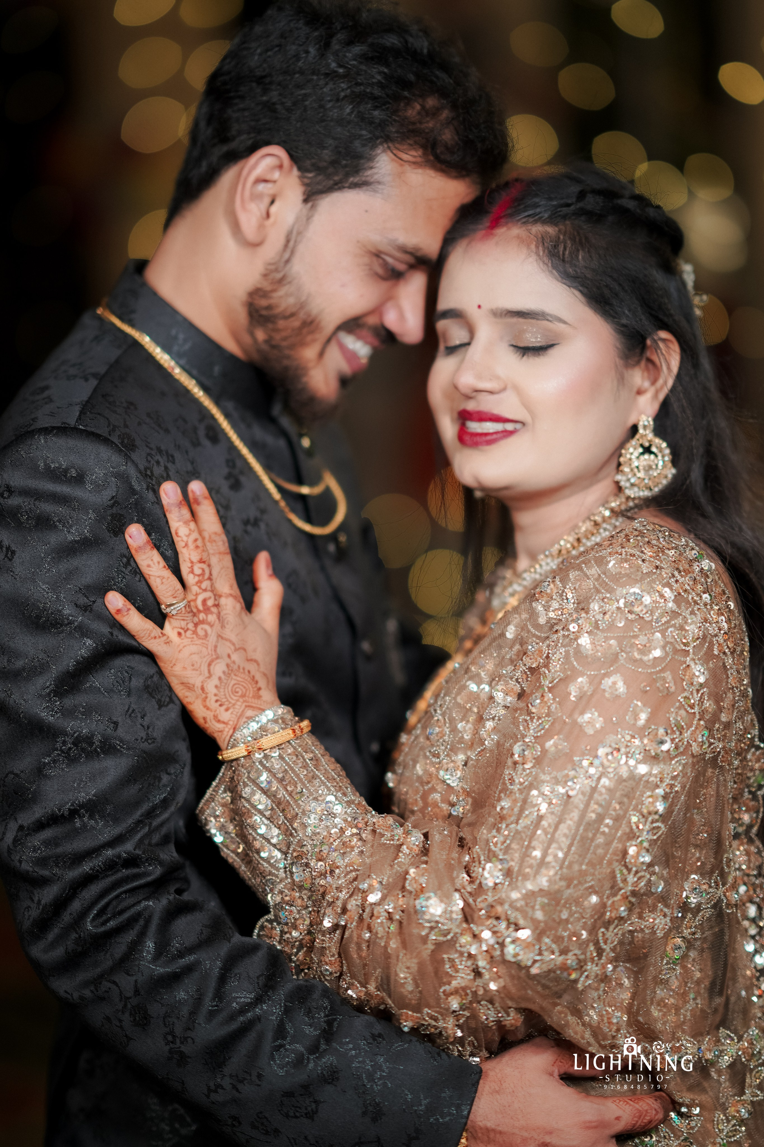 Bhushan & Komal. Lightningstudio