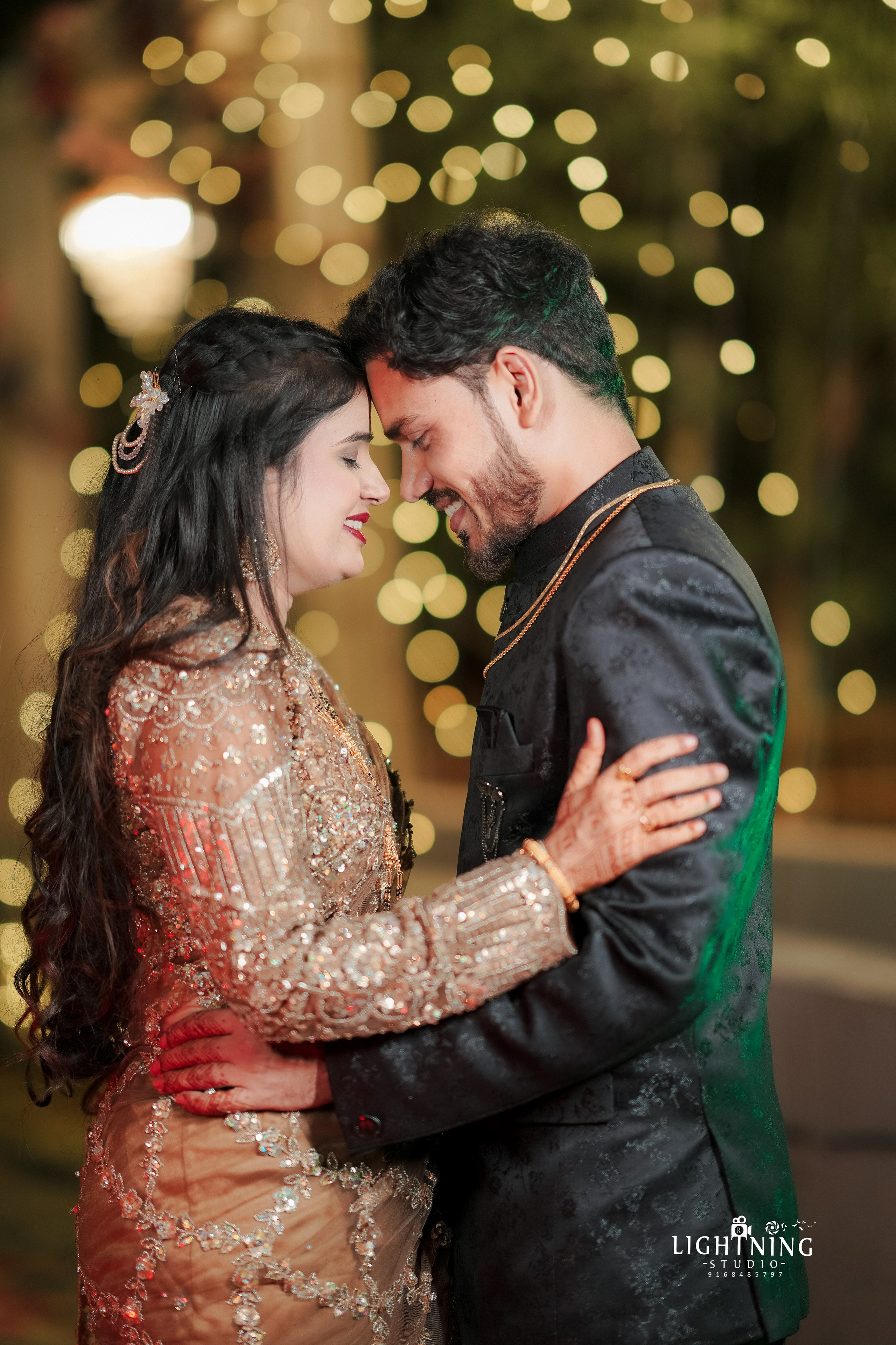 Bhushan & Komal. Lightningstudio