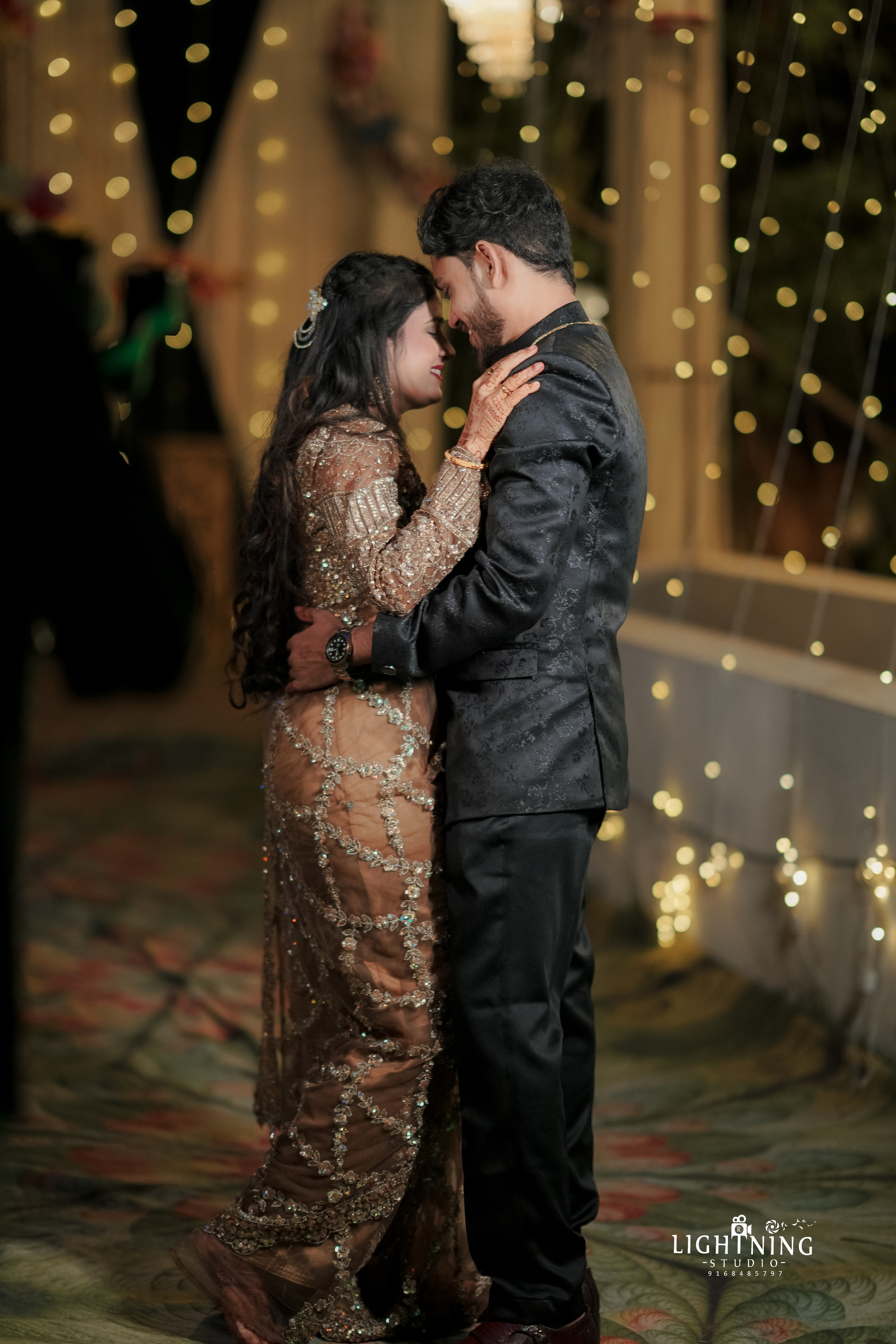 Bhushan & Komal. Lightningstudio