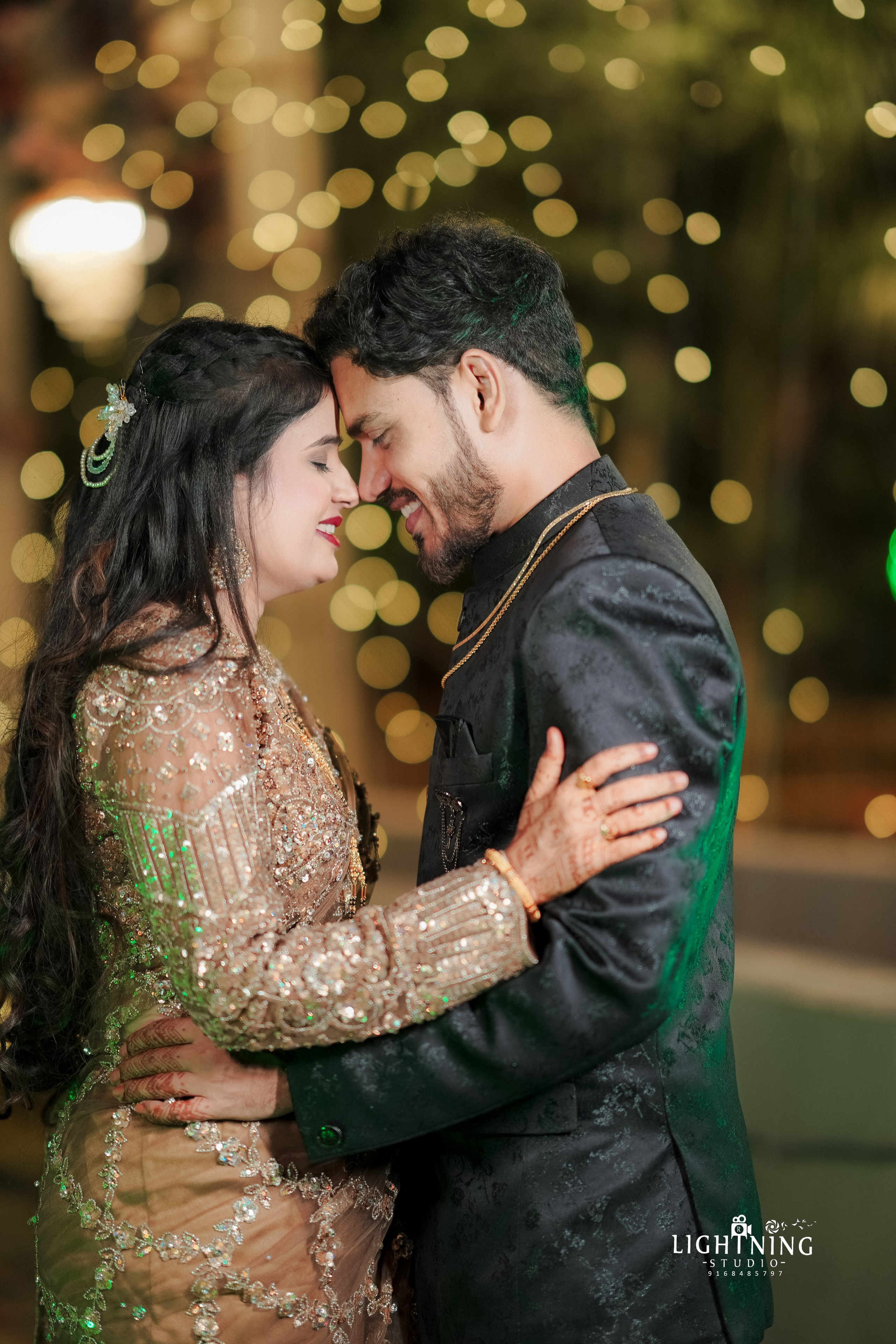 Bhushan & Komal. Lightningstudio
